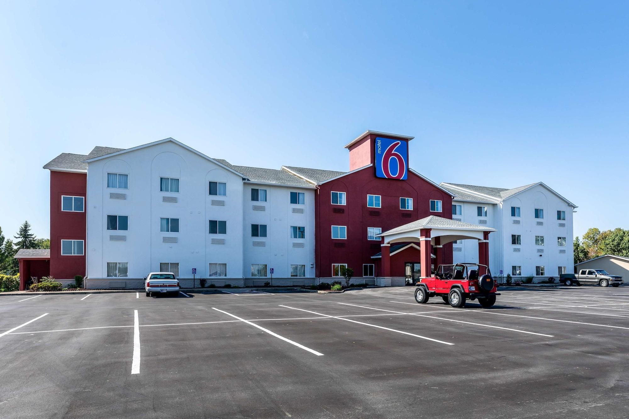 Varios Motel 6 Indianapolis, IN - Southport