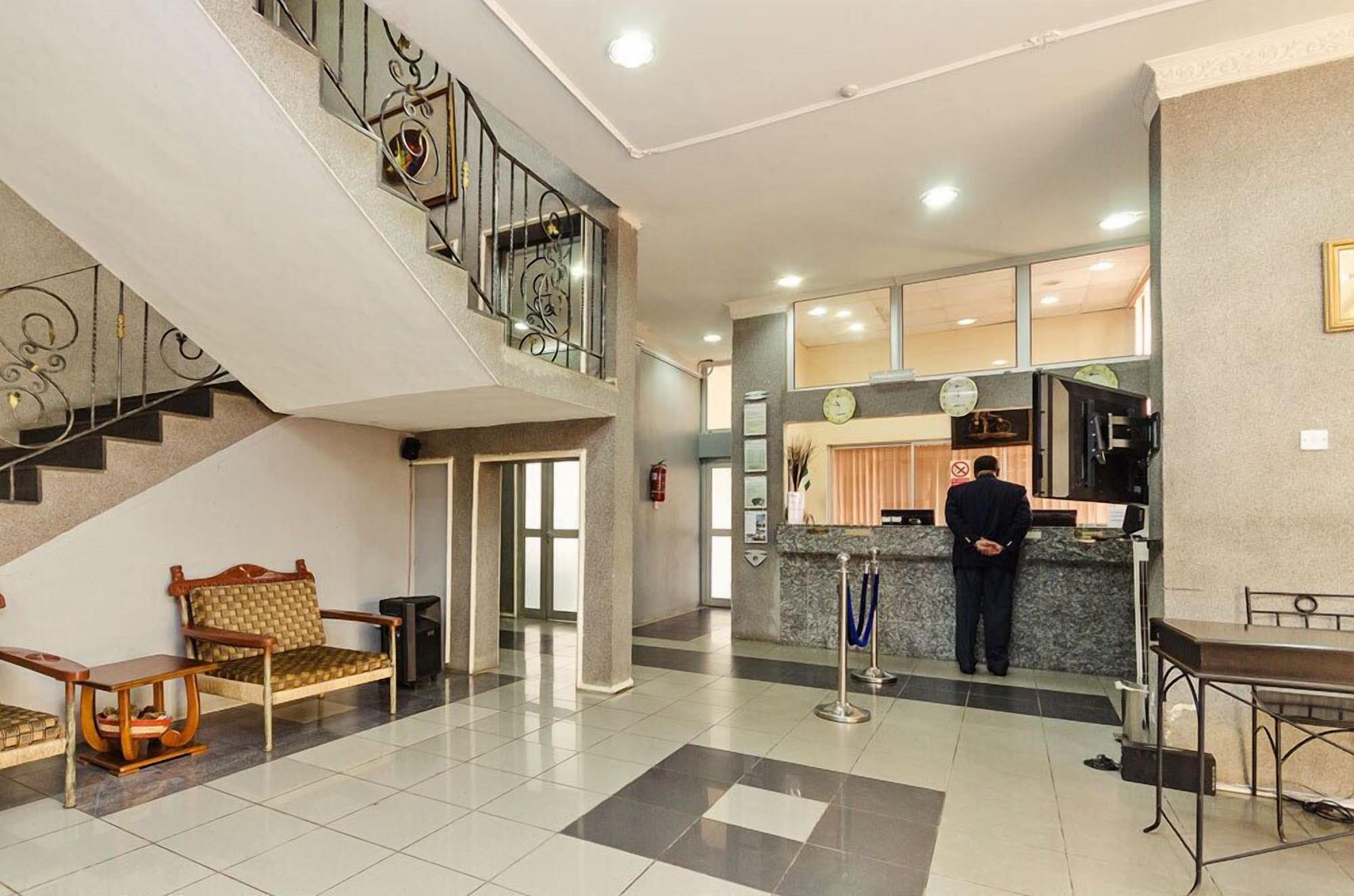 Vista Lobby Peniel Apartment