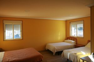 Alojamiento - Hostel surrounded by mountains, natural parks and medieval towns