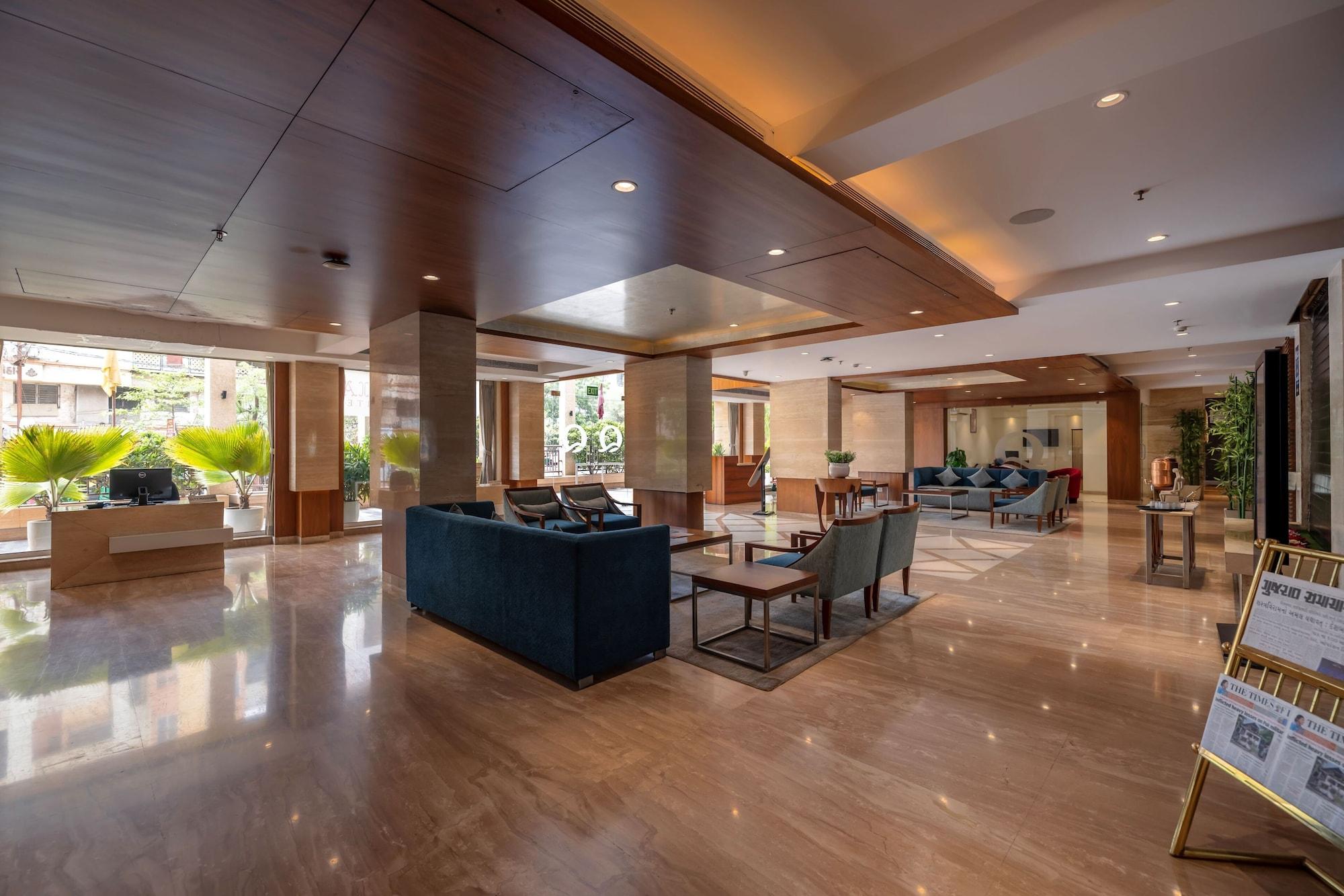 Vista Lobby Quality Inn Patria Suites, Rajkot