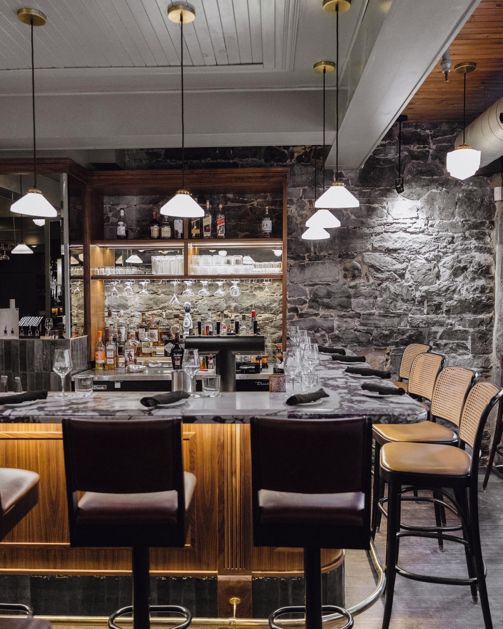 Bar/Salón Corner Apartments