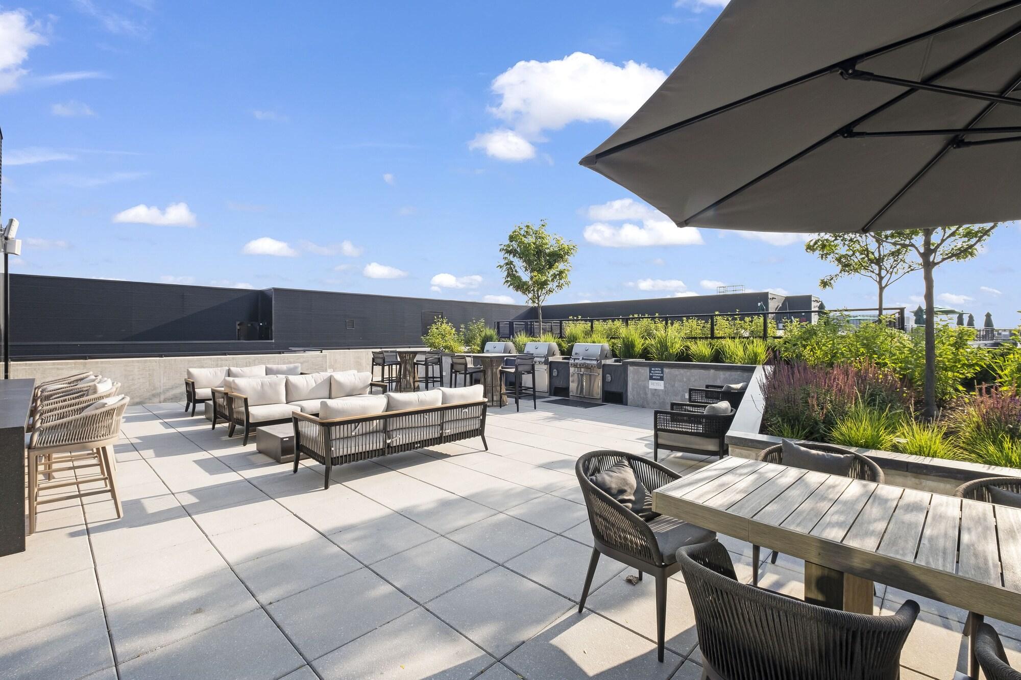 Restaurant Global Luxury Suites at Capitol Hill