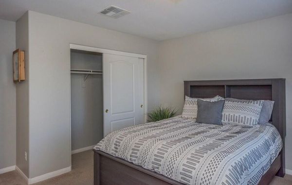 ‍♂️Paradise off the strip, 4BR+Big Loft+Fun Backyard - Hoteles con jacuzzi en Las Vegas, Nevada