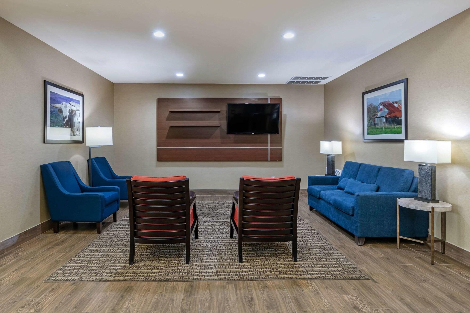 Vista Lobby Comfort Suites Ennis