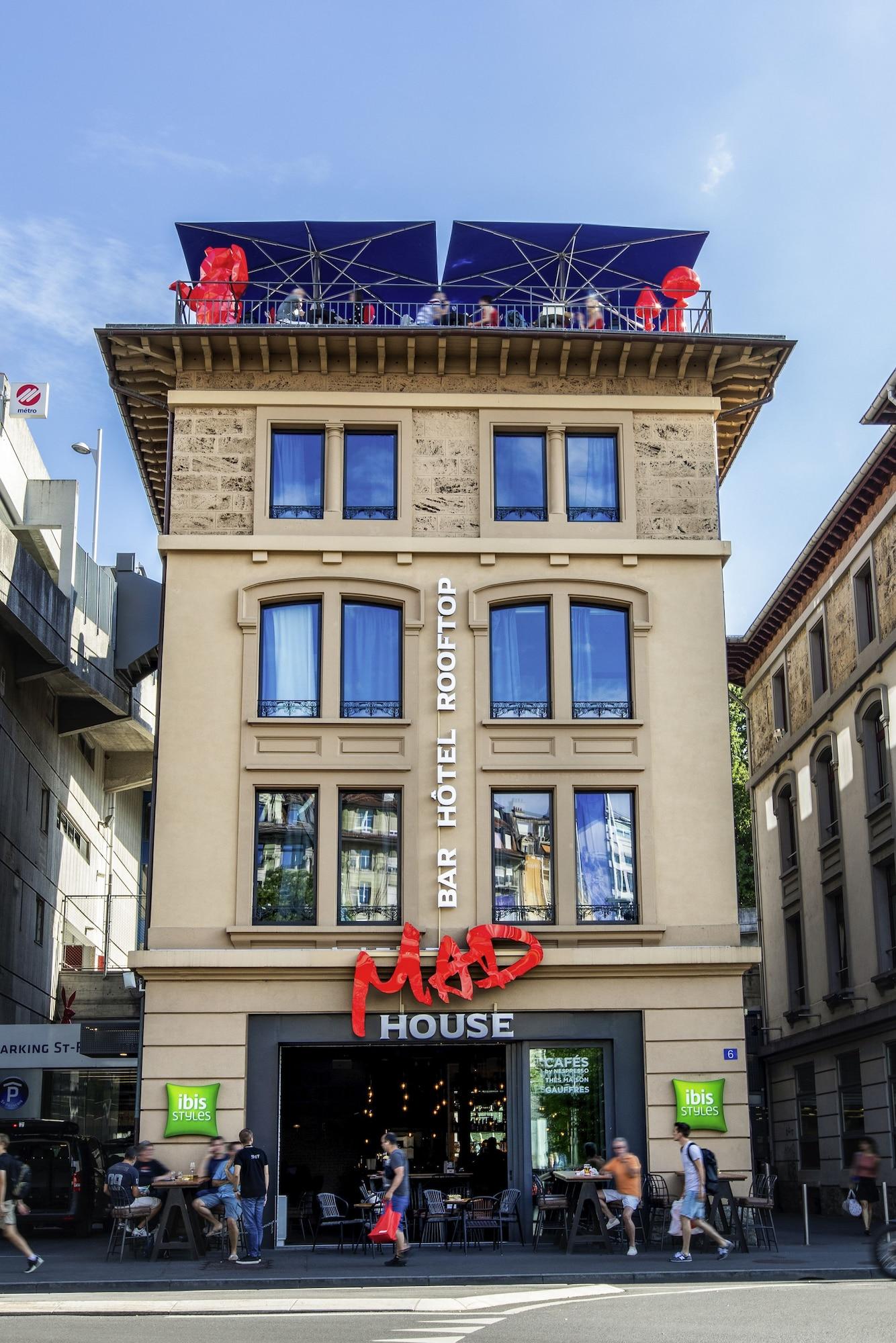 Vista Exterior ibis Styles Lausanne Center Mad House