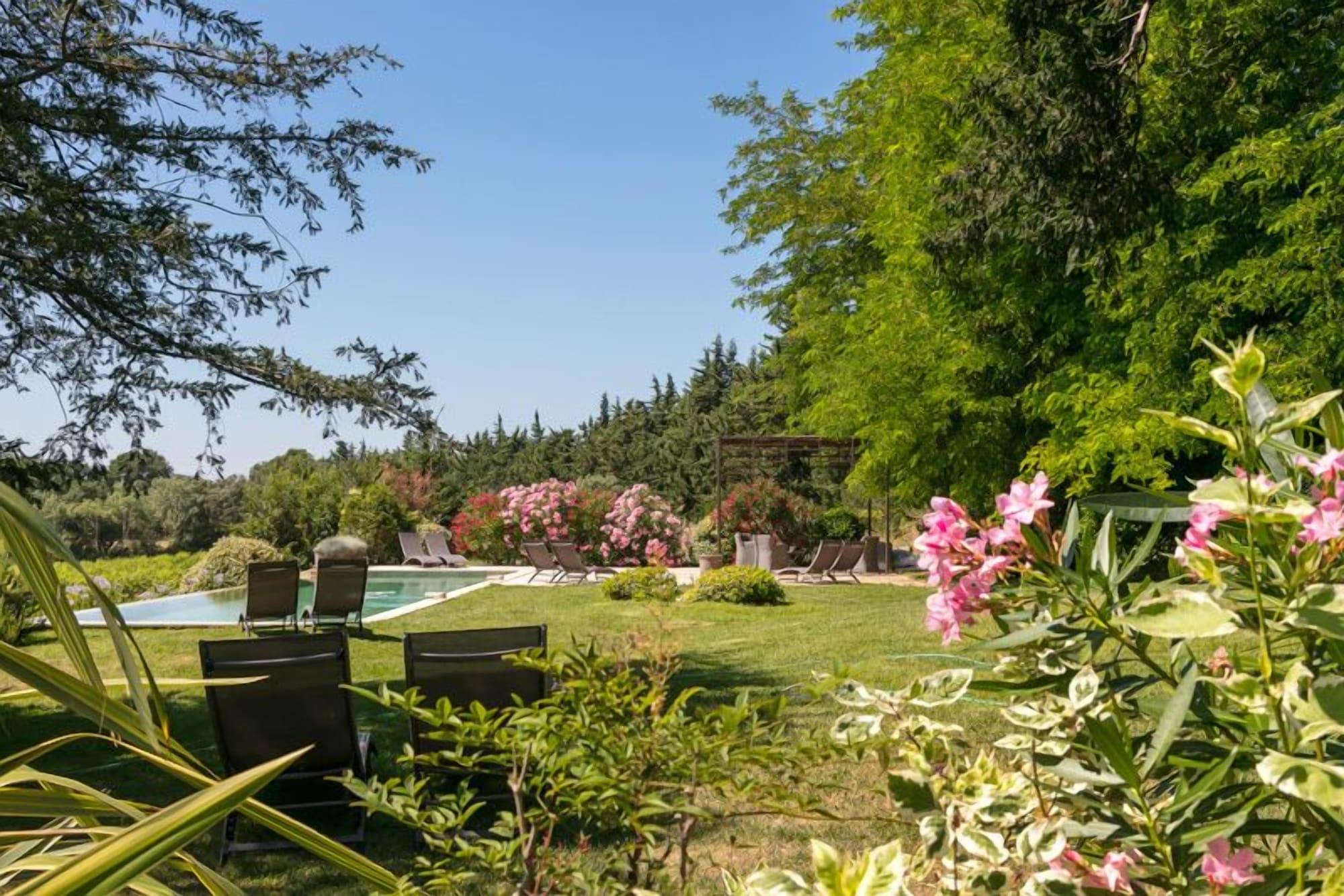 Vista Piscina Le Chateau des Cinq Cantons
