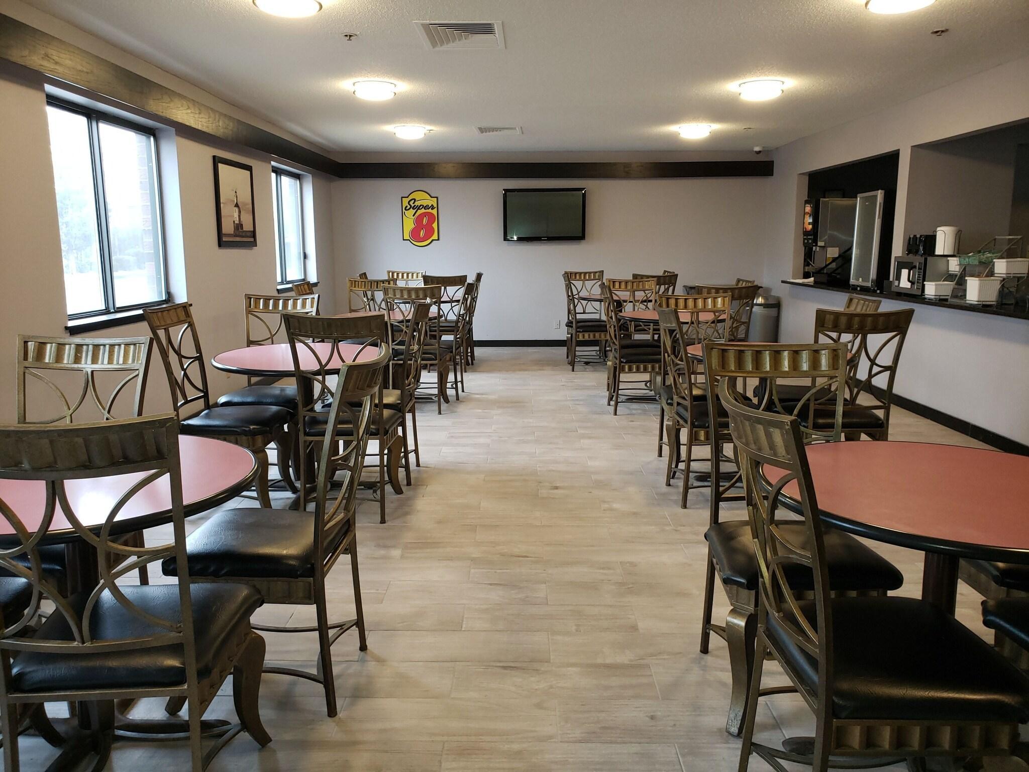 Restaurant Super 8 By Wyndham Milwaukee Airport
