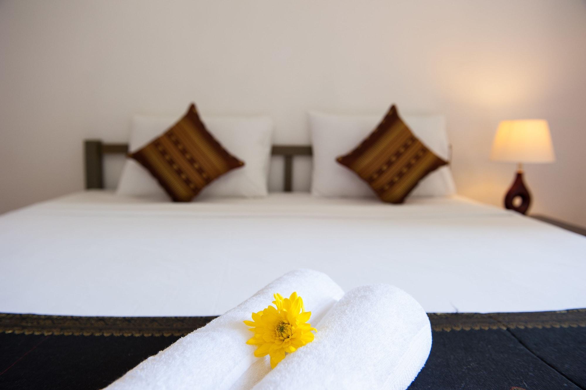 Vista Piscina Base Villa Phnom Penh - Hostel