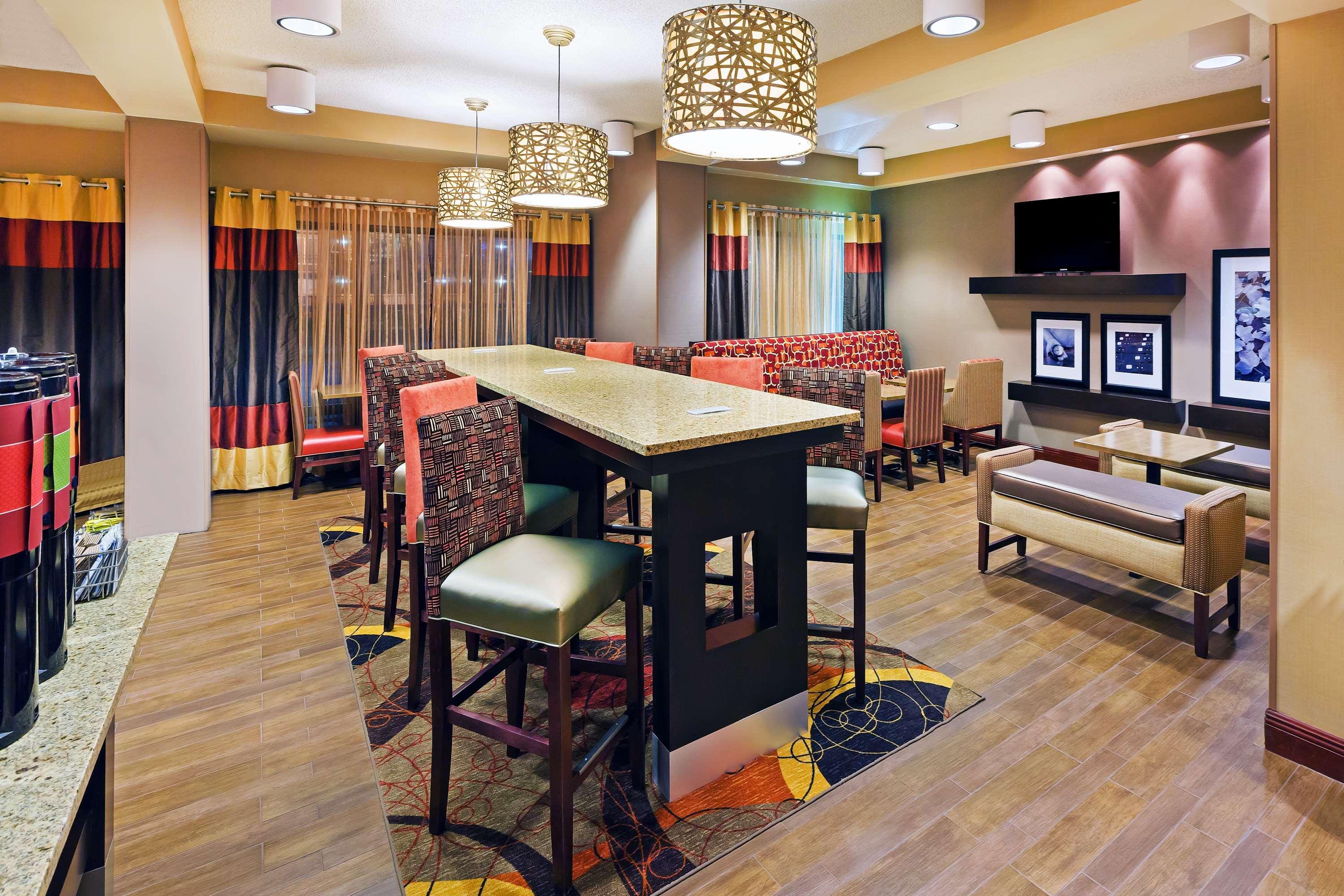 Vista Lobby Hampton Inn Jonesboro