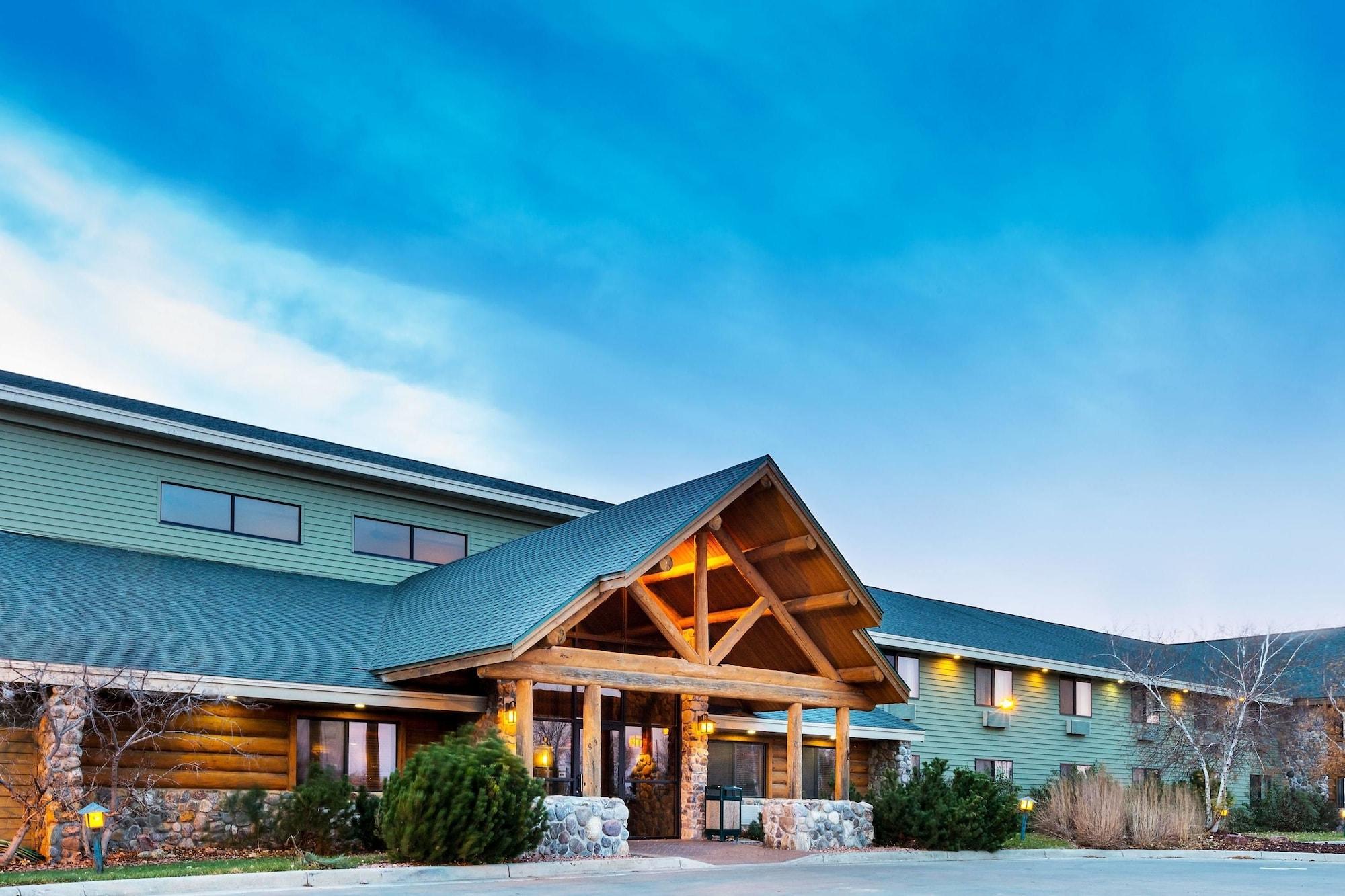 Vista Exterior AmericInn by Wyndham Chamberlain - Conference Center