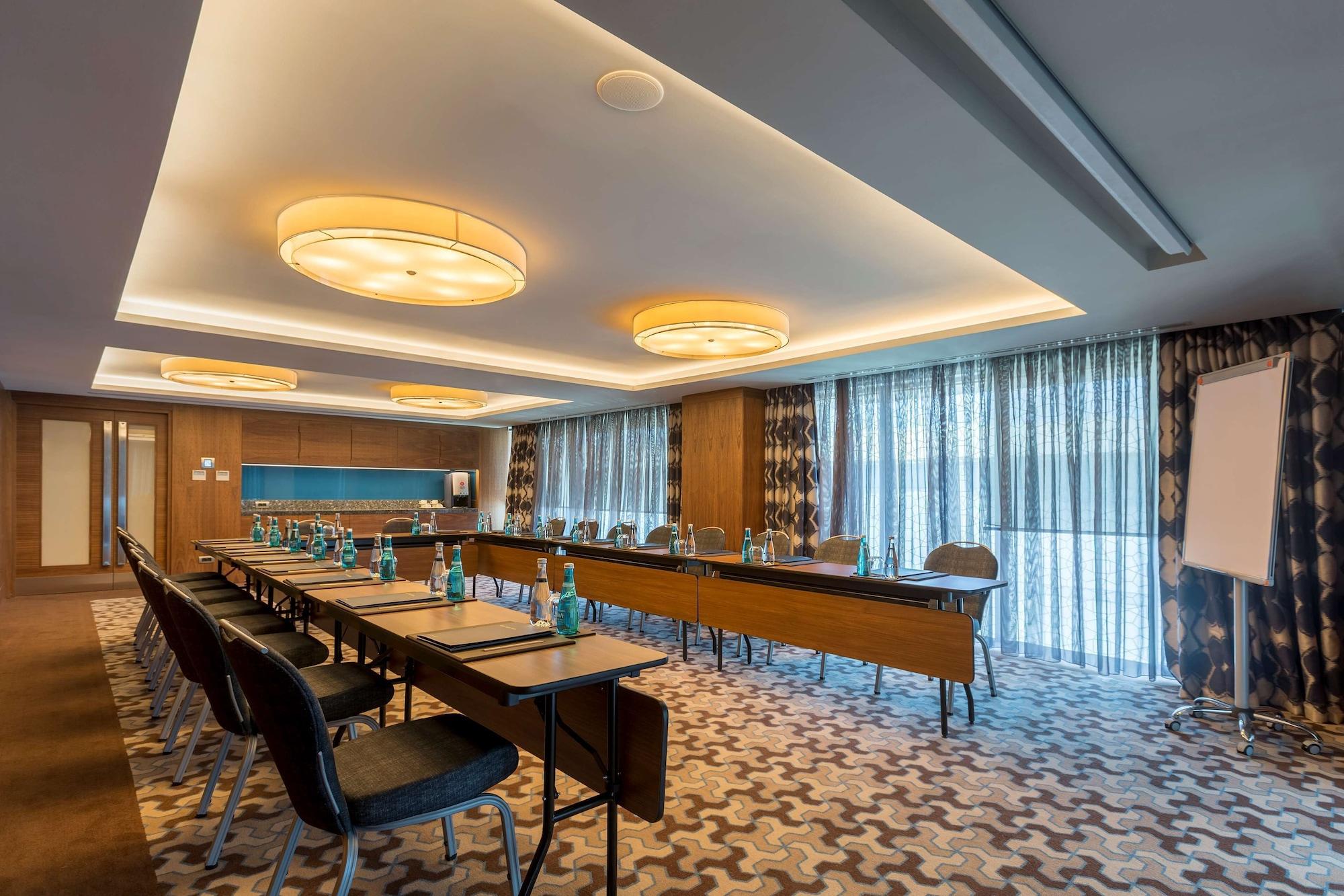 Sala de Reuniones Golden Tulip Istanbul Bayrampasa