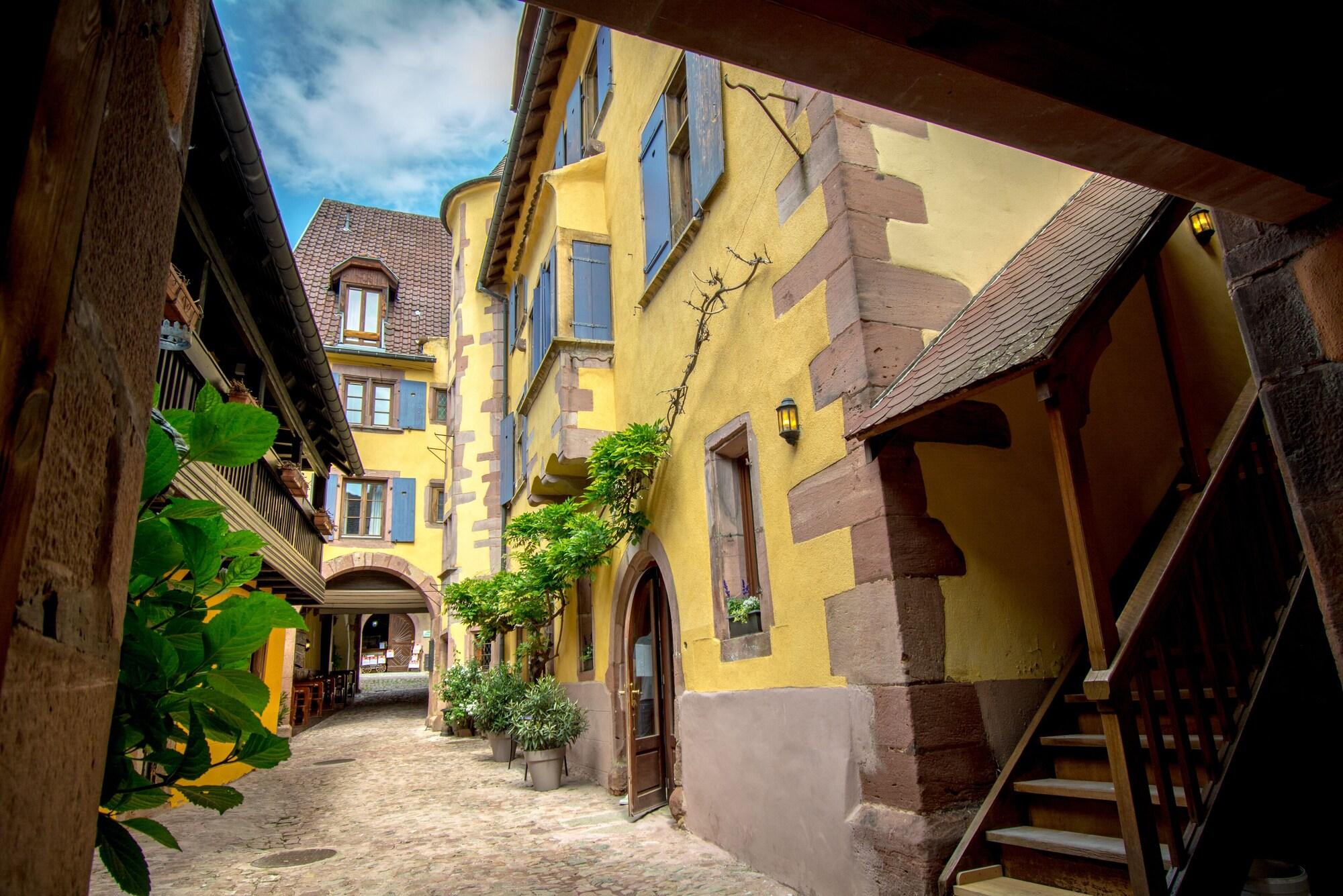 Varios Hotel De La Couronne
