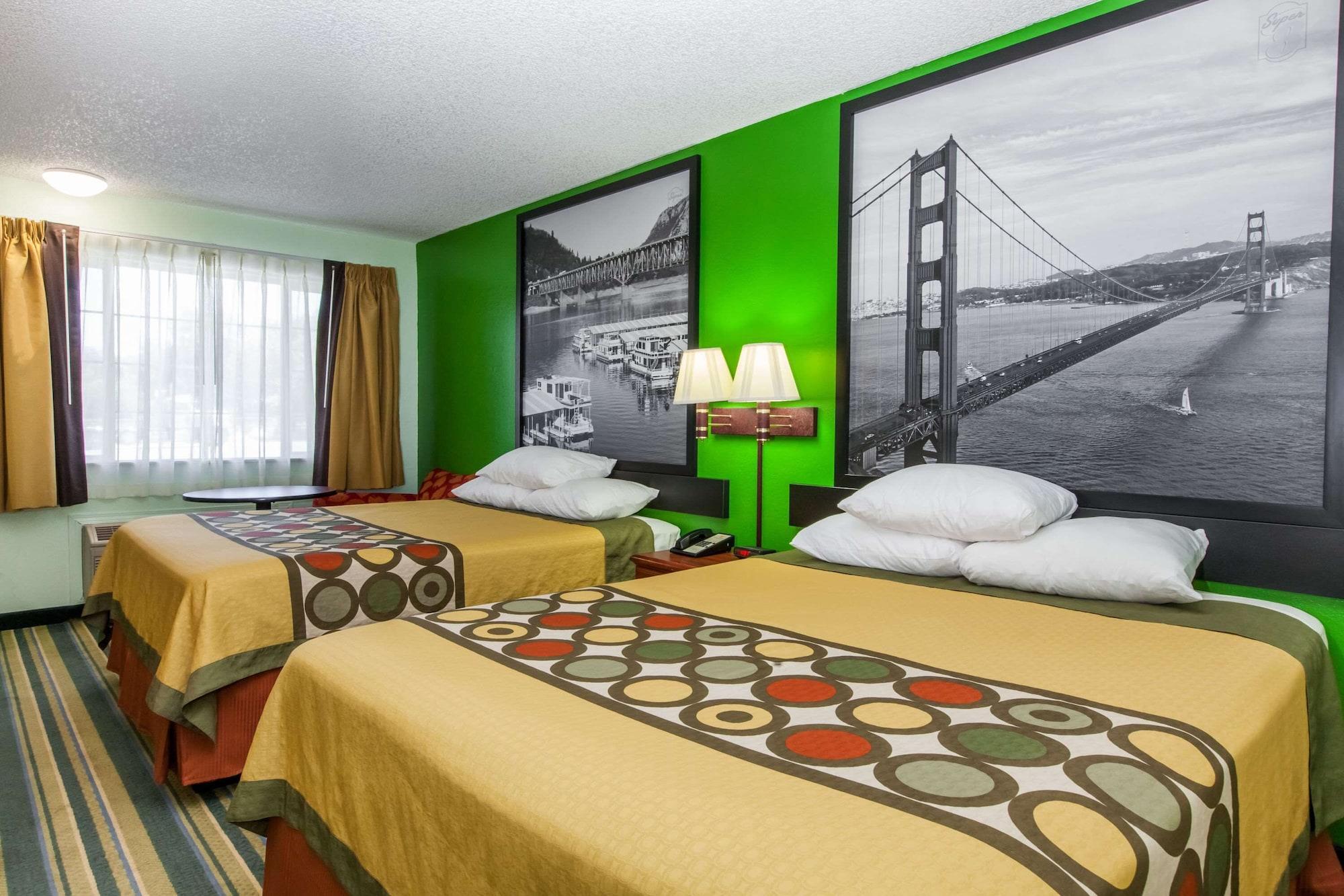 Varios Super 8 by Wyndham Yreka