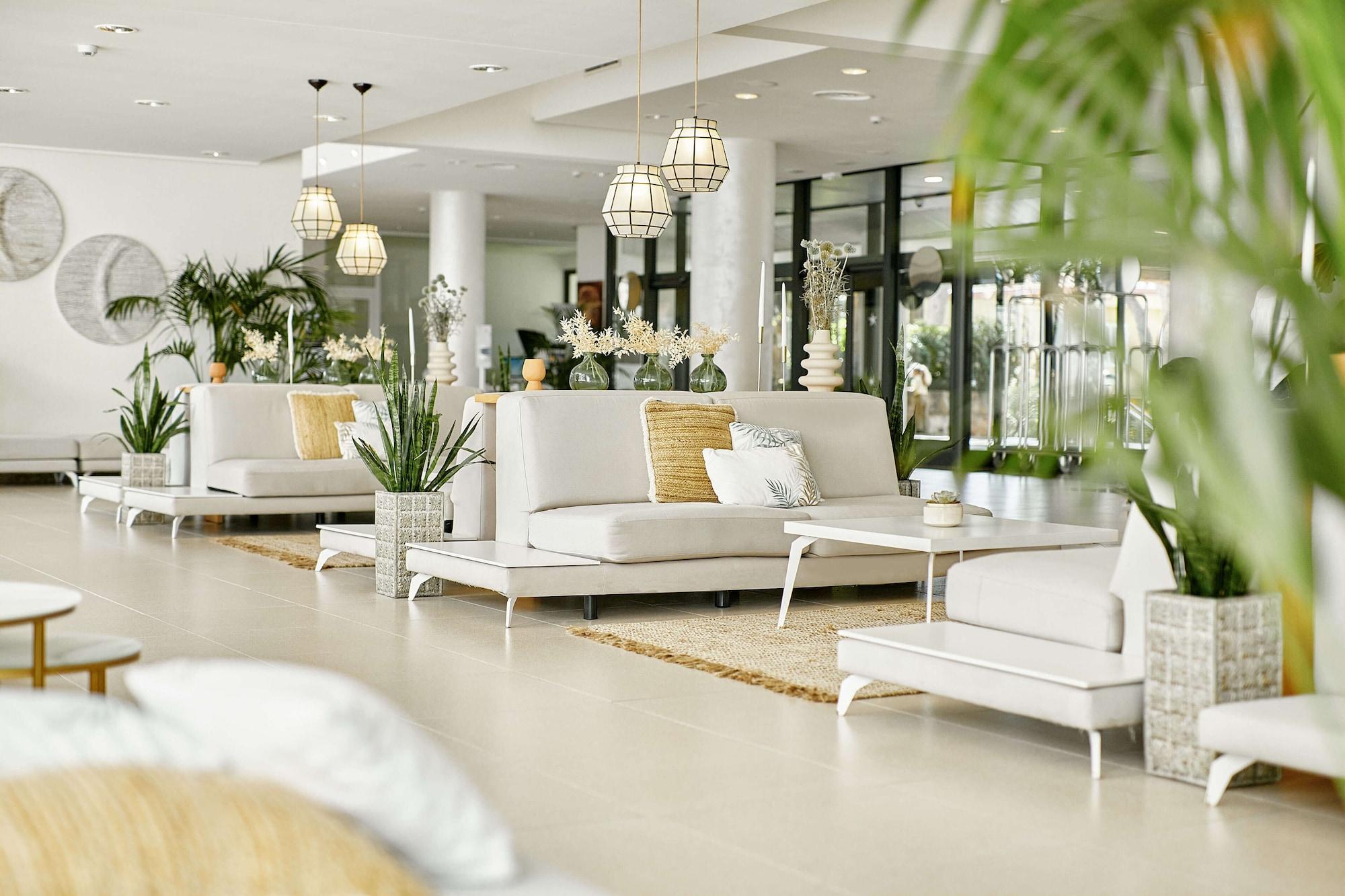 Vista Lobby Iberostar Waves Cristina