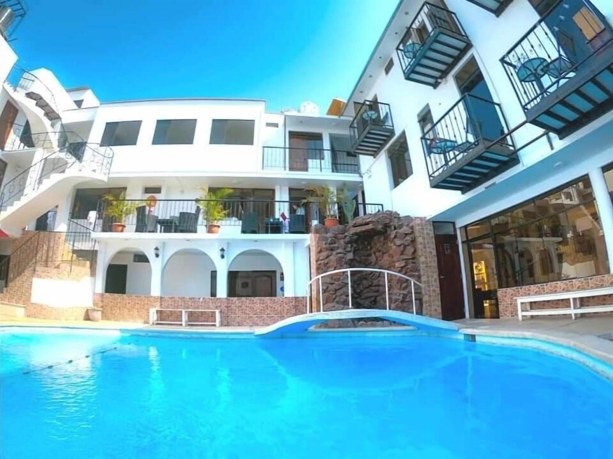 Vista Piscina Hotel San Isidro