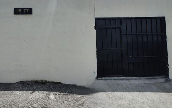 Gold House Parking & Hostal