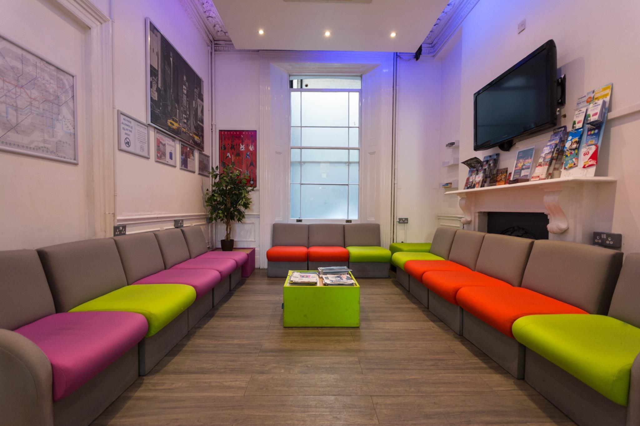 Vista Lobby Smart Hyde Park Inn Hostel