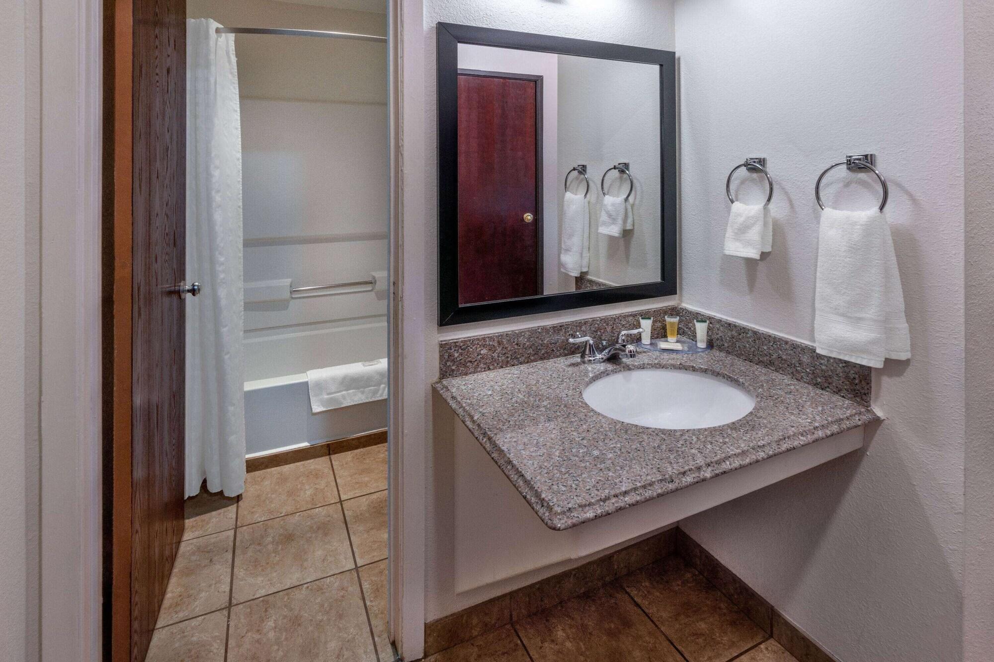 Equipamiento de Habitación Super 8 by Wyndham Clayton