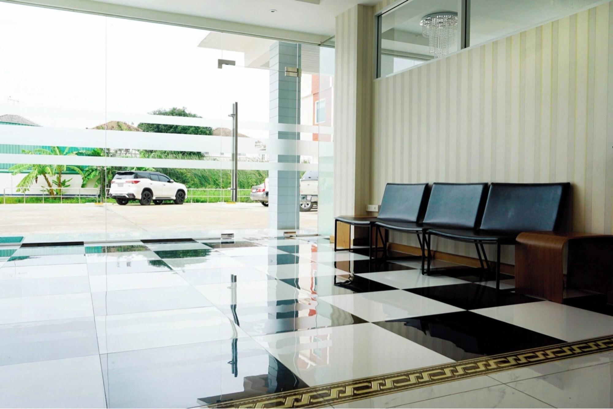 Vista Lobby Triple Trees