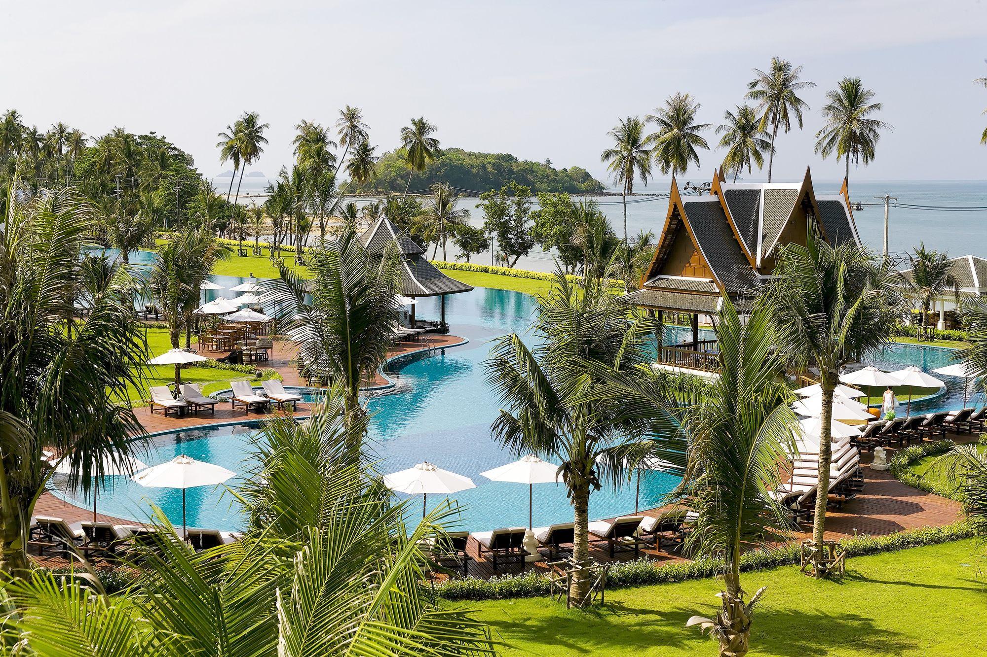 Vista da piscina Sofitel Krabi Phokeethra Golf & Spa Resort