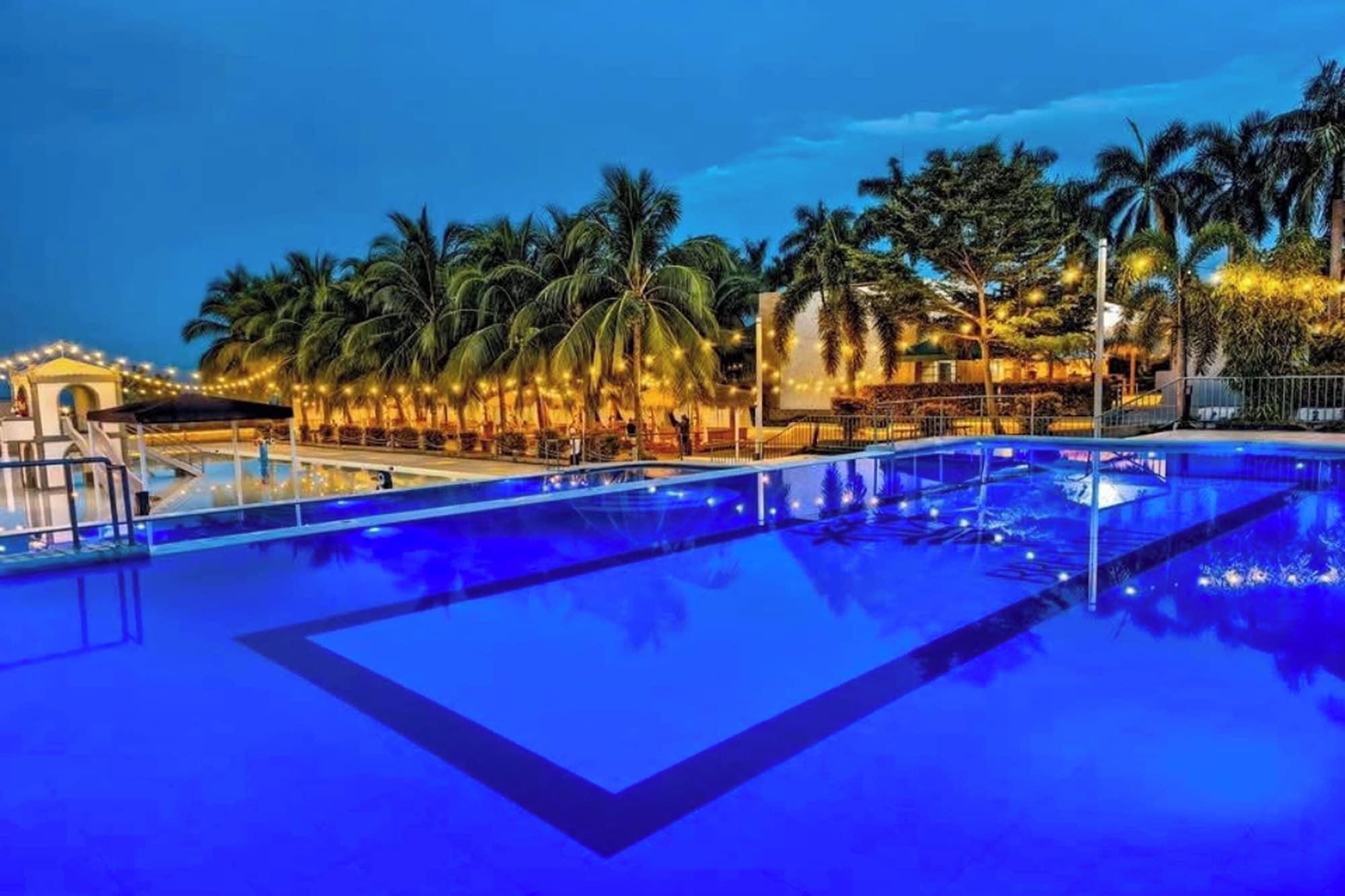 Varios Brevant Pool Club And Resort
