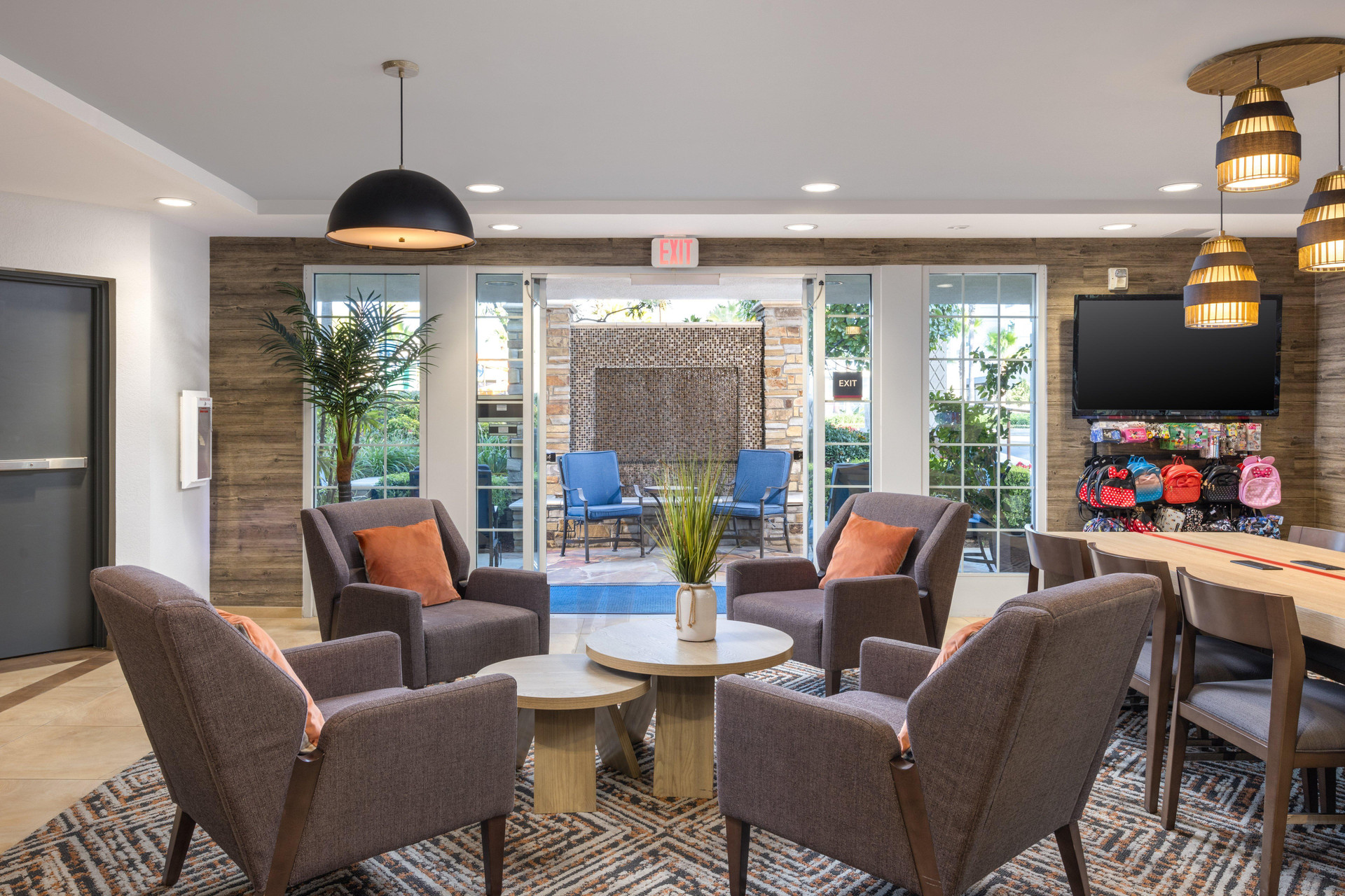 Vista Exterior Candlewood Suites Anaheim - Resort Area by IHG