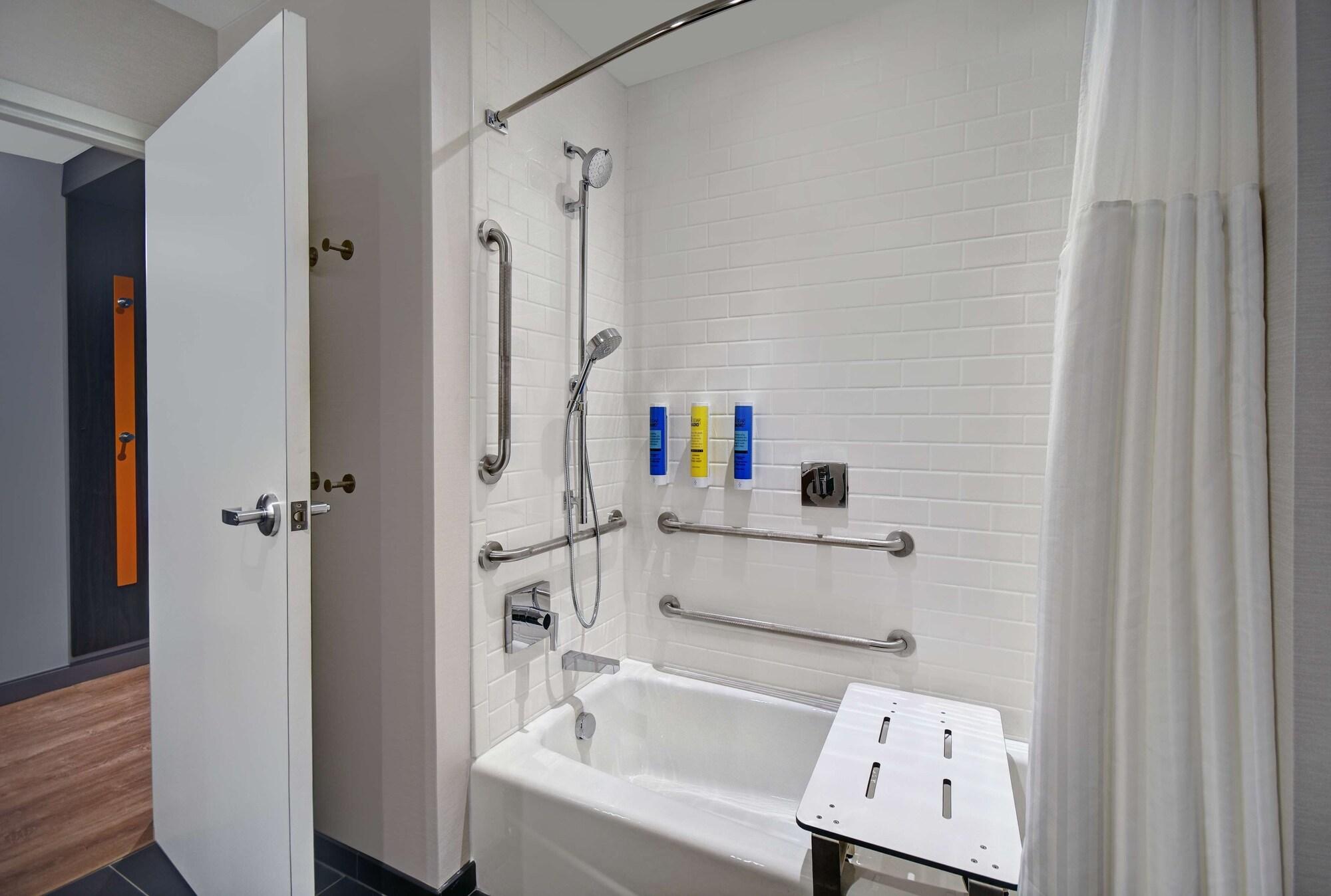 Equipamiento de Habitación Tru by Hilton Troy Detroit