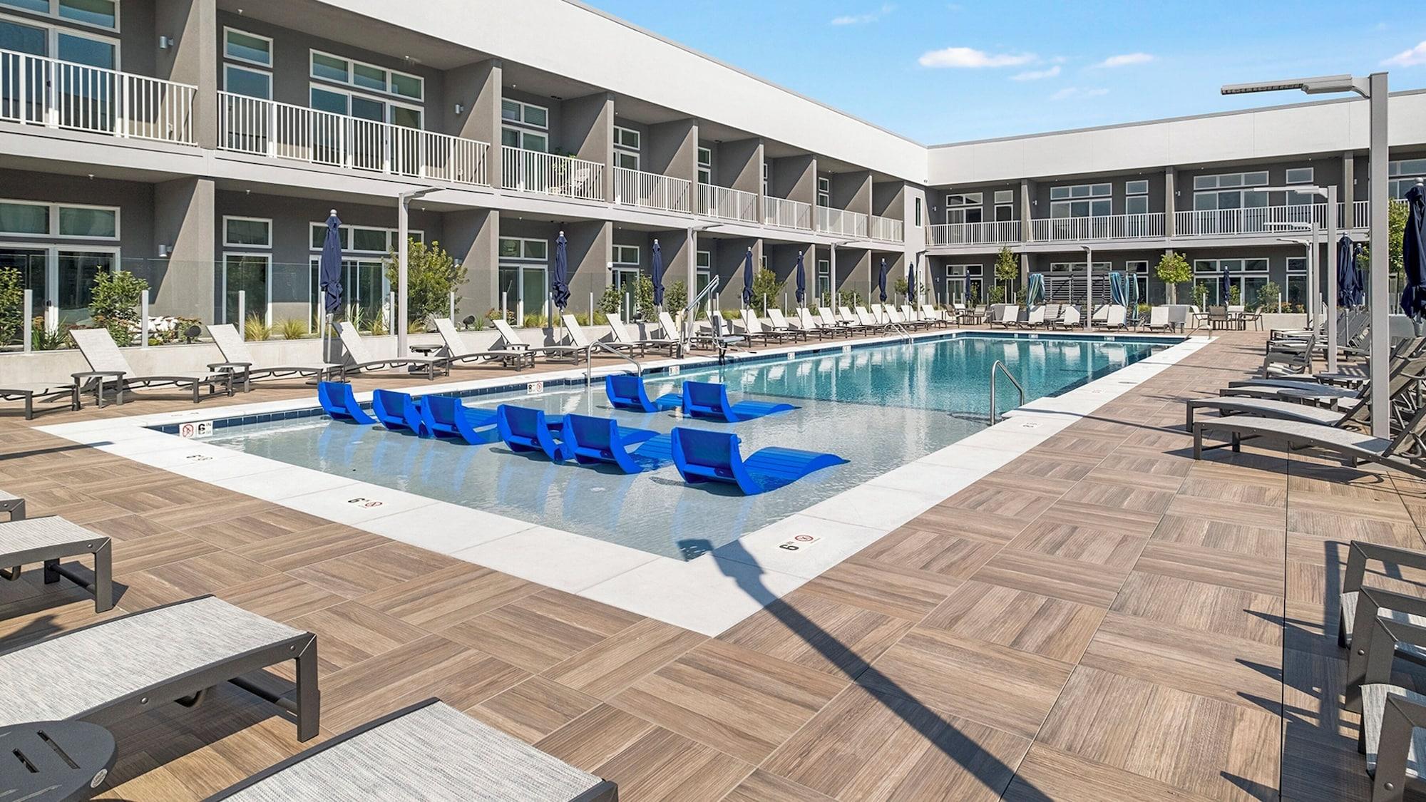 Vista Piscina Barsala At 20 Midtown