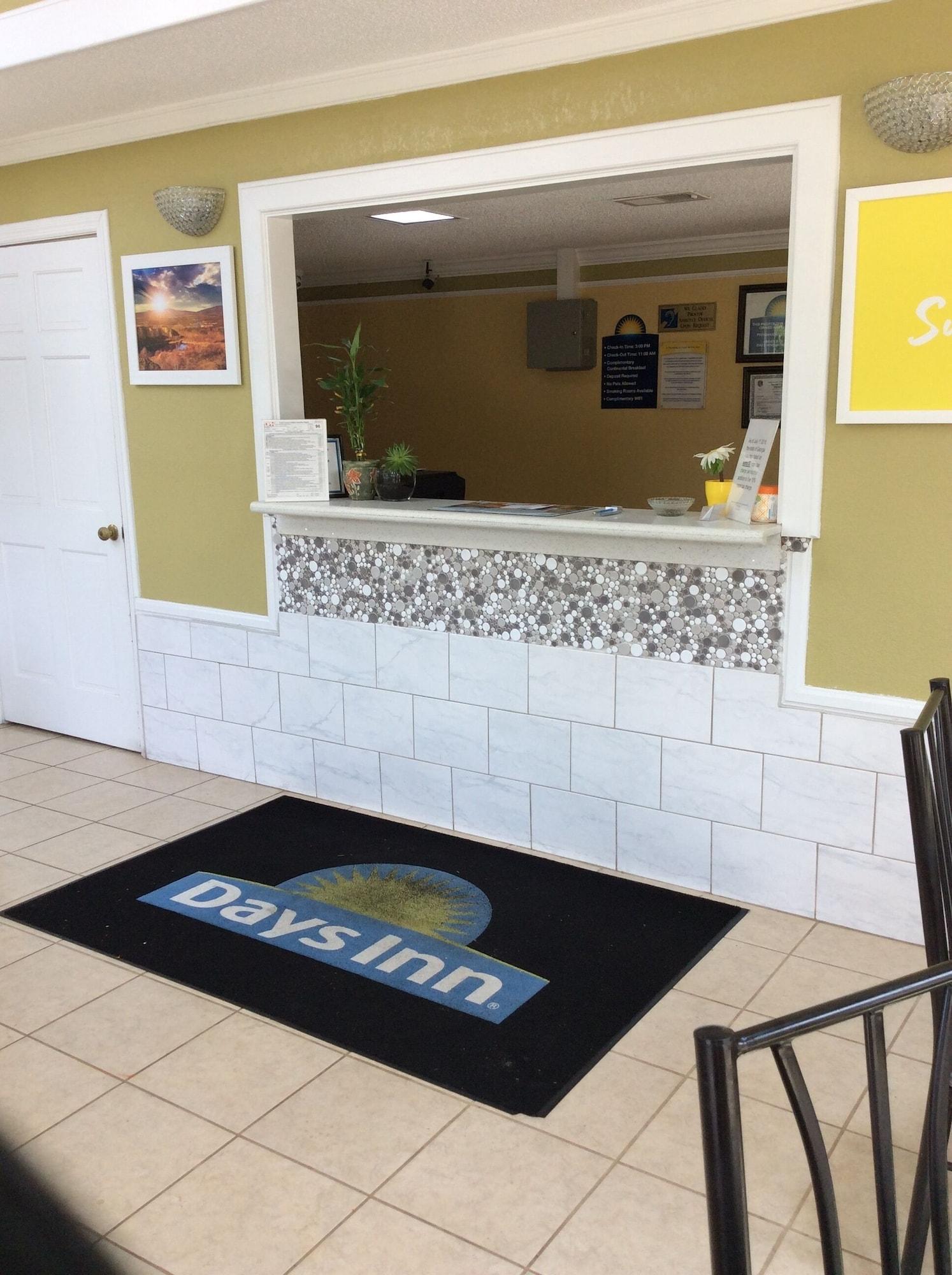 Vista Lobby Days Inn by Wyndham Cornelia