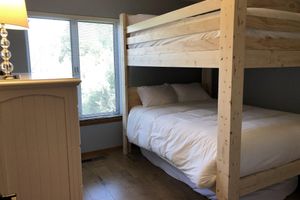 Alquiler Vacacional - Snowcreek IV Premier 2BR/2BA "Creekside Comfort Oasis" - Dog Friendly