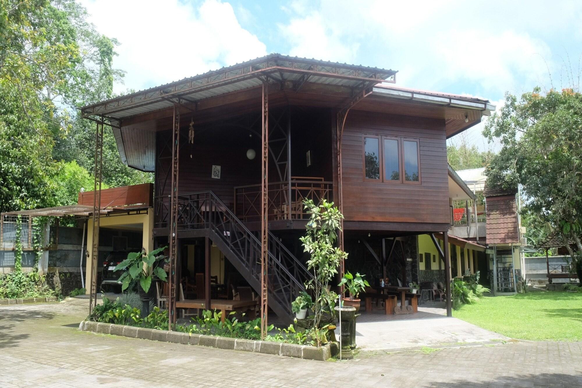 Varios Hotel O Puri Adem 86 Syariah BunkbedNearMerapi Golf Club