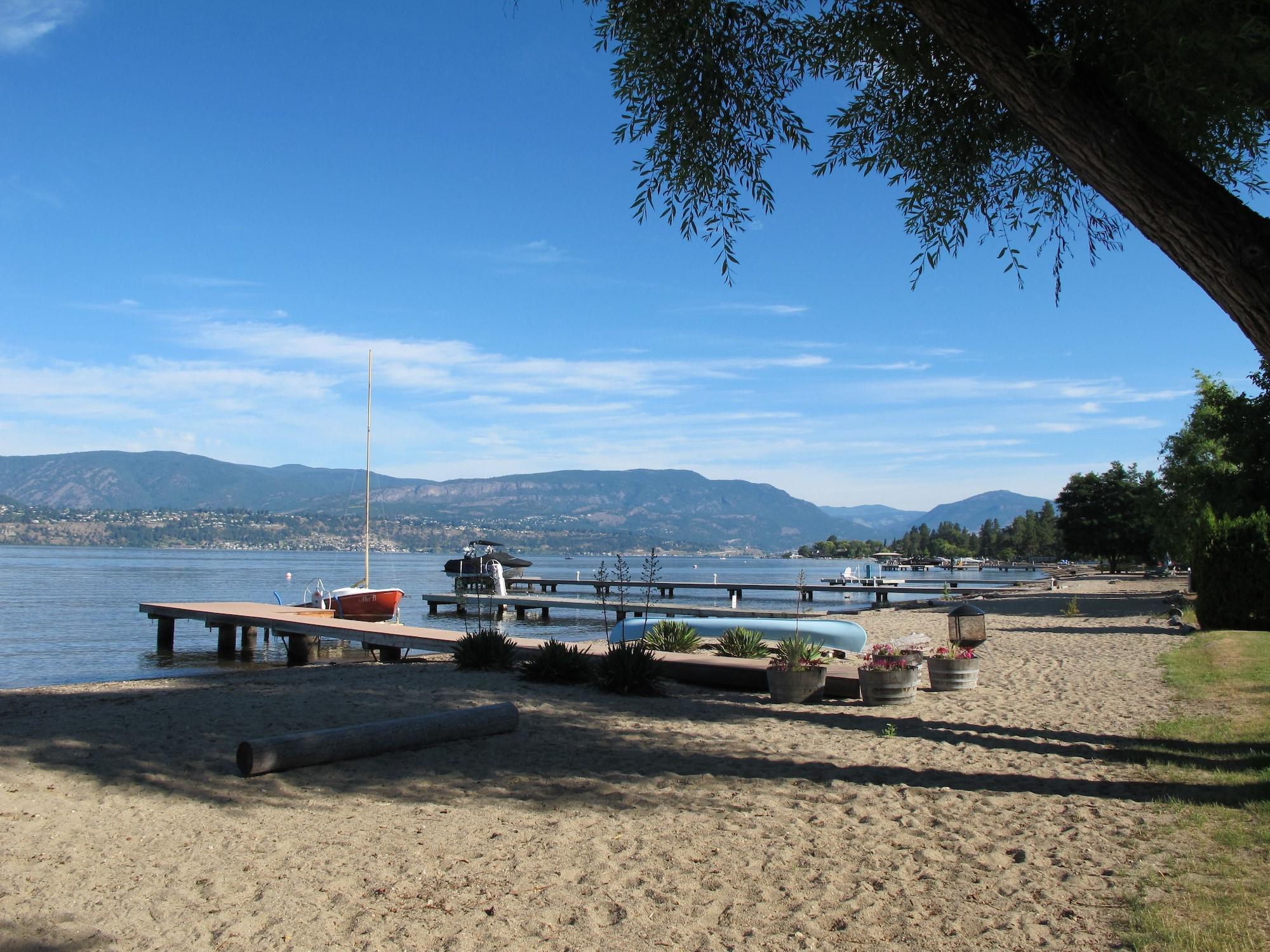 Varios Lakeshore Bed & Breakfast