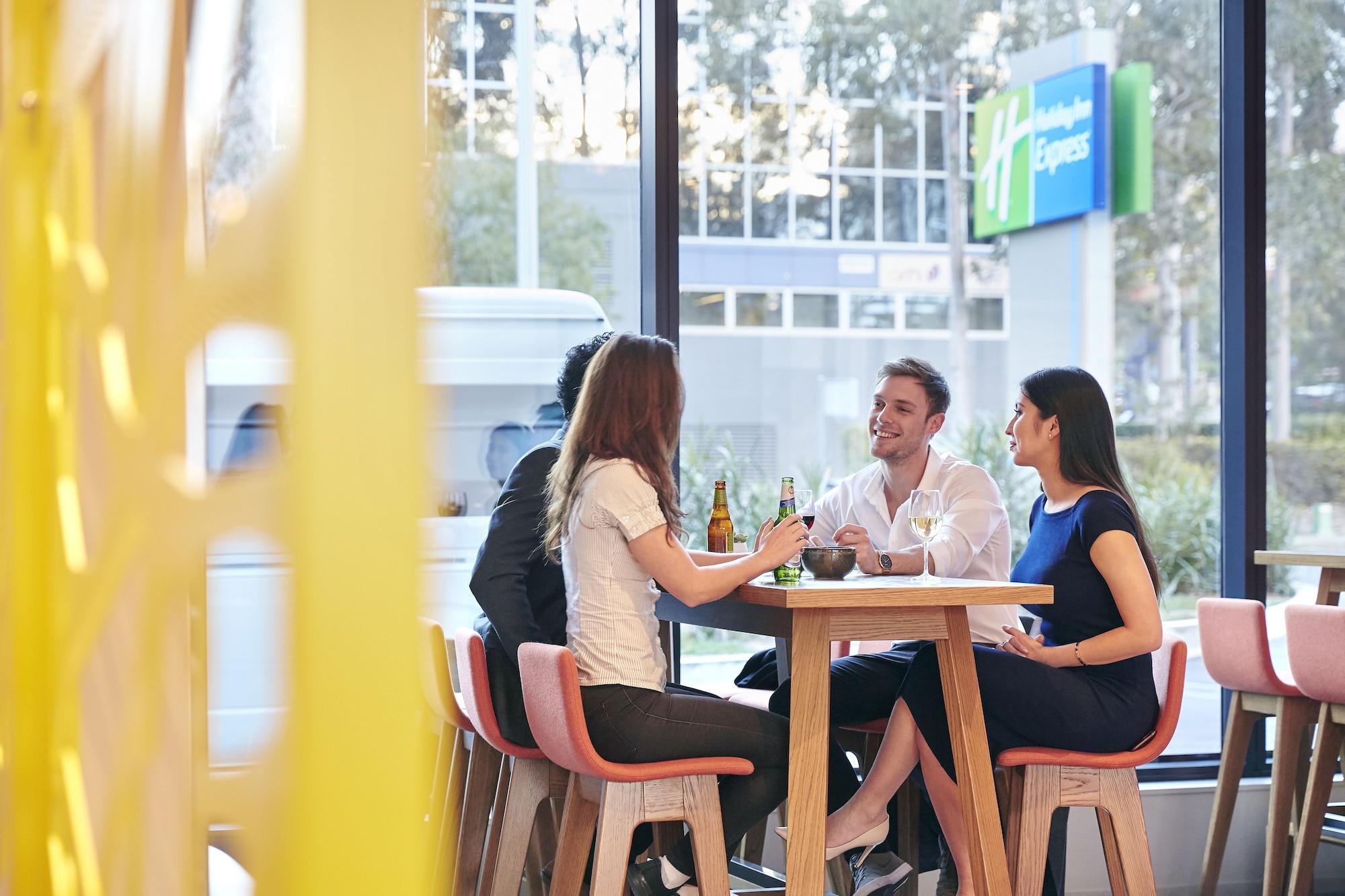 Bar/Salón Holiday Inn Express Sydney Macquarie Park by IHG