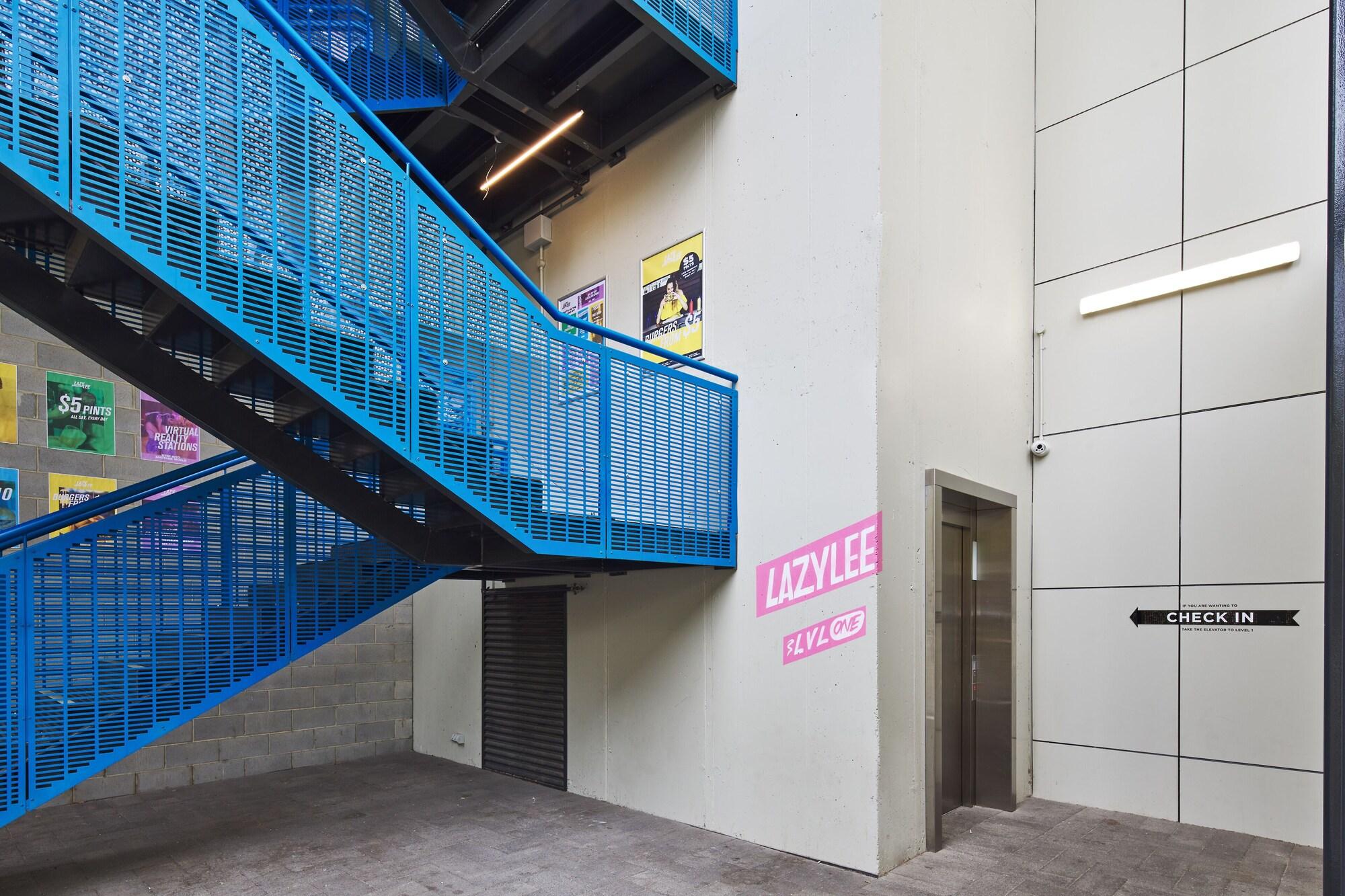 Varios Hostel G