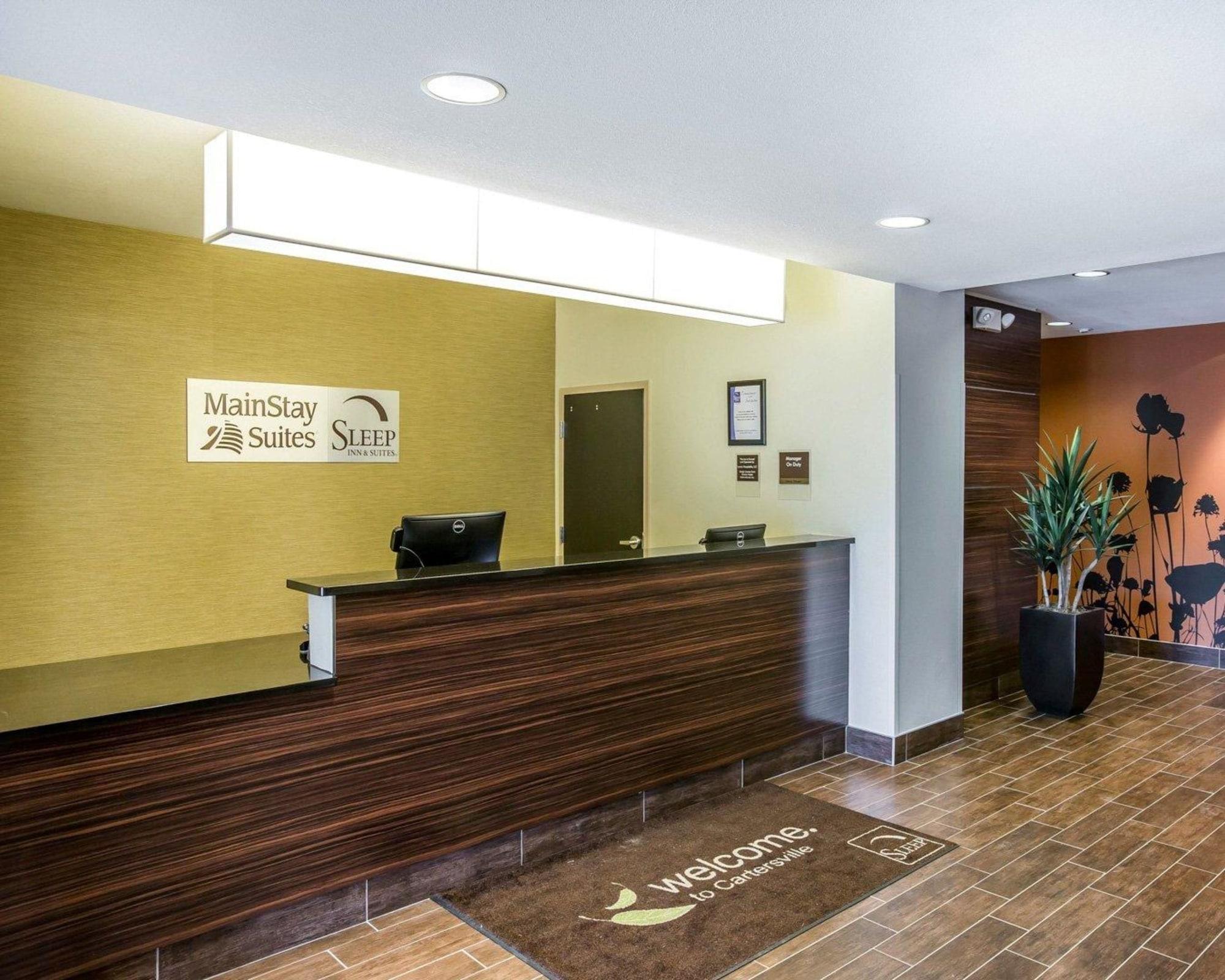 Vista Lobby MainStay Suites Cartersville - Emerson Lake Point