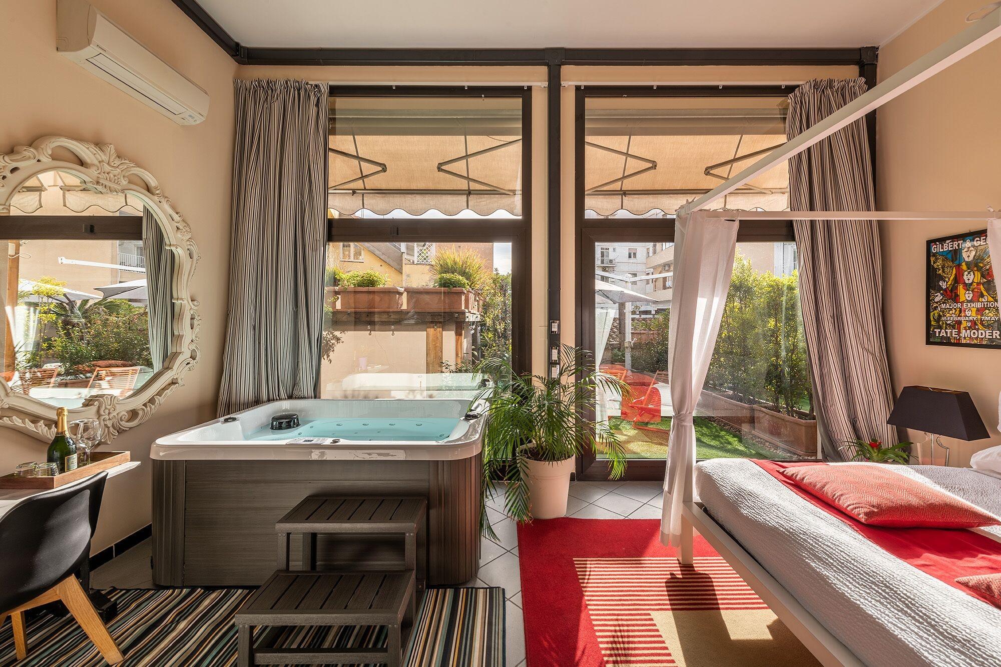 Varios Snob Luxury Suite