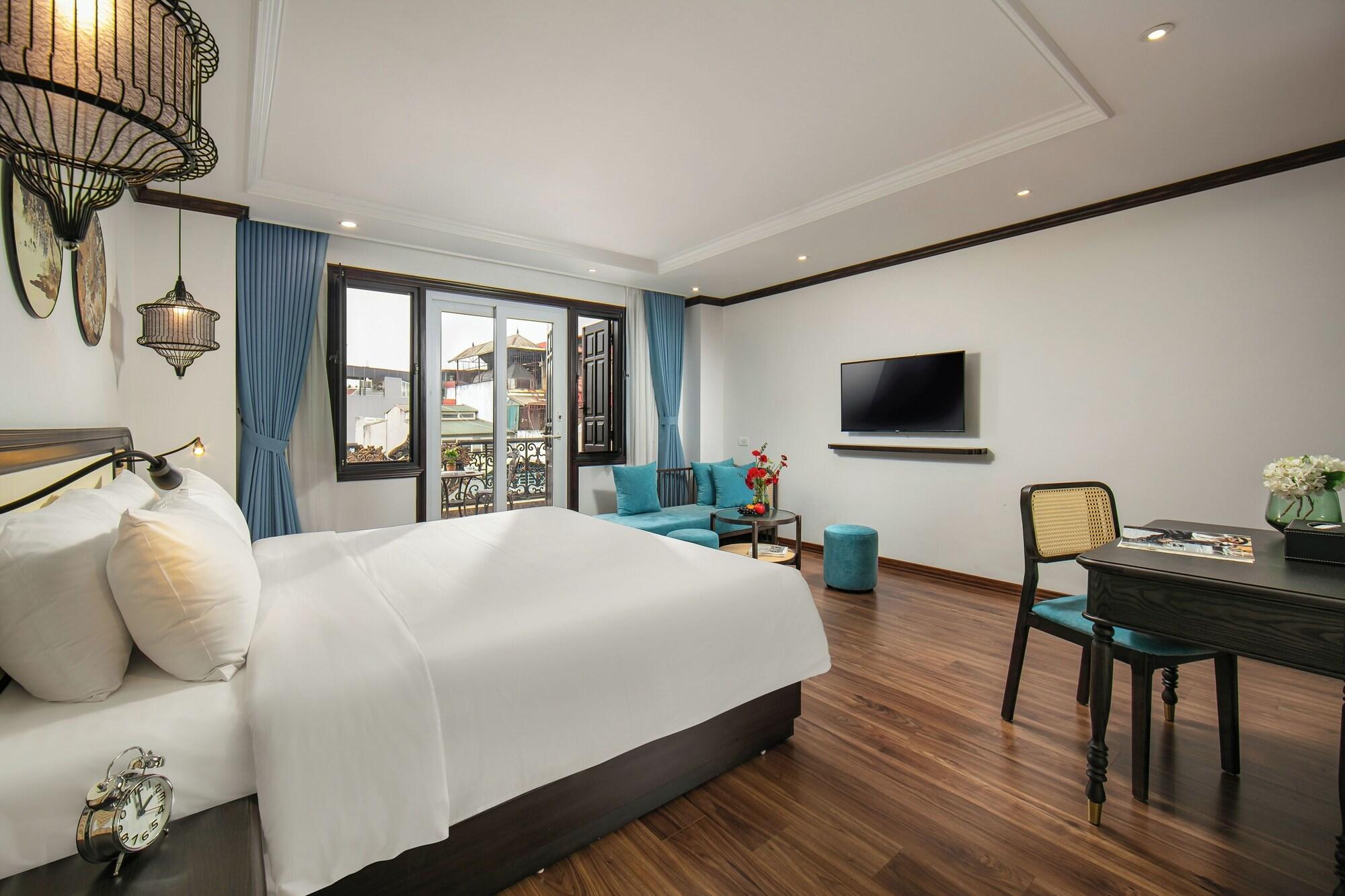 Varios Media Central Hotel & Spa