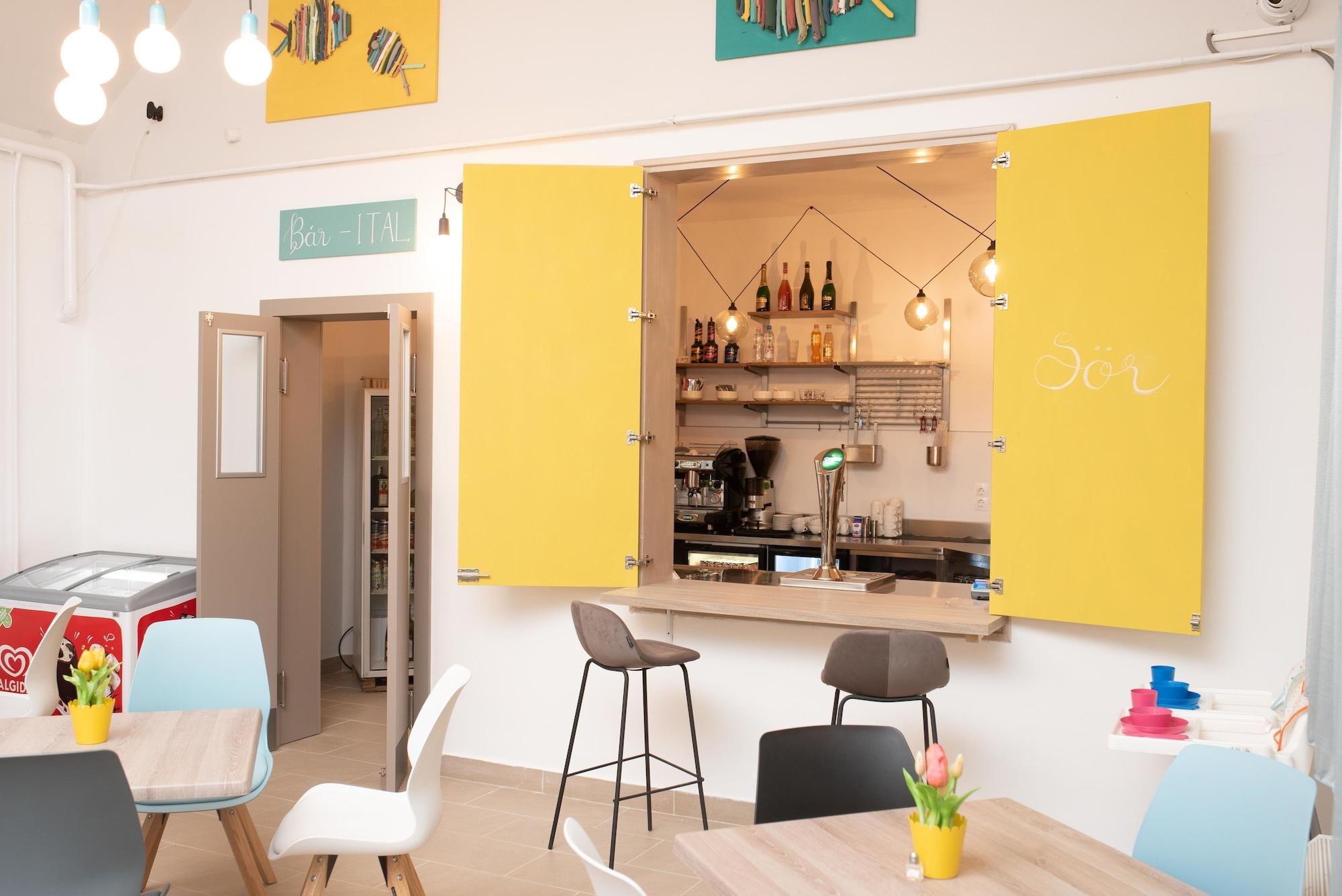 Bar/Salón Magaspart Panzió