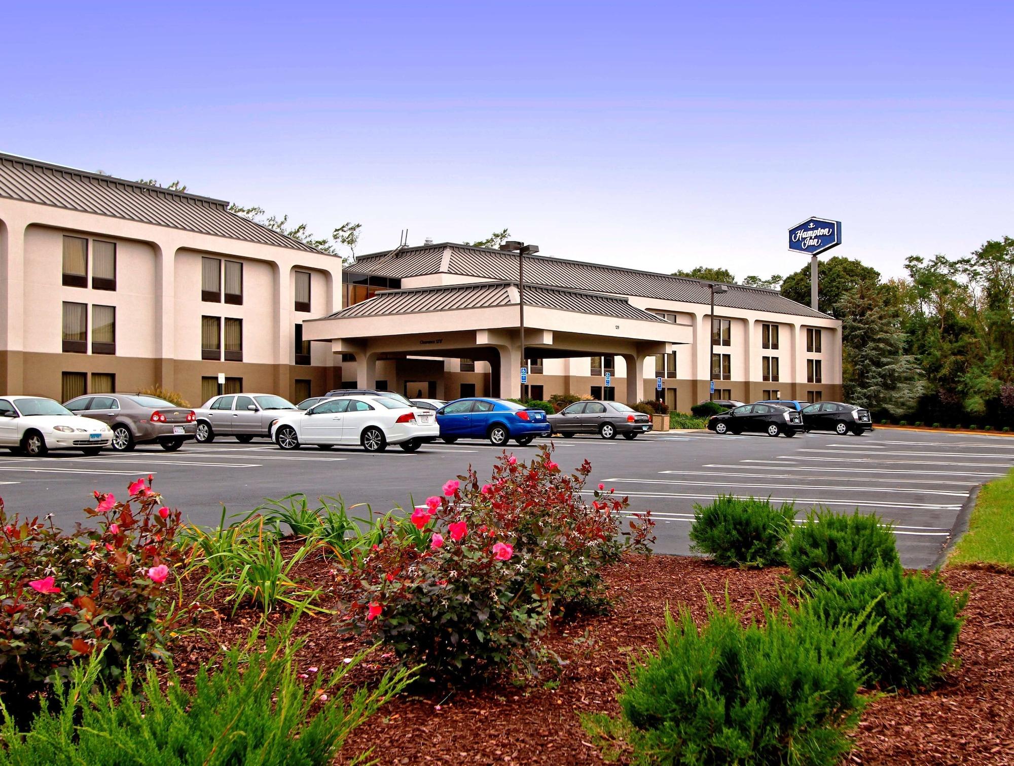 Vista Exterior Hampton Inn Milford