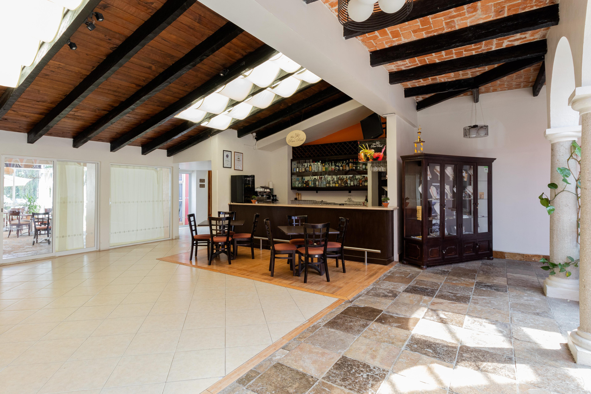 Bar/Salón Hotel Villa Mercedes San Cristobal