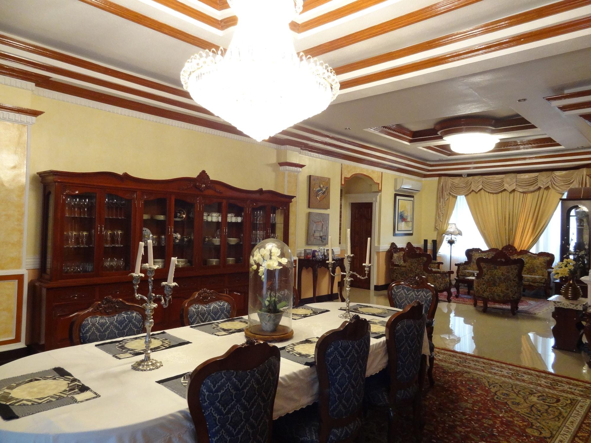 Restaurant The Executive Villa Inn & Suites