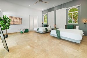 Alquiler Vacacional - Luxury Resort Near Airport • Pool_Jacuzzi • Games
