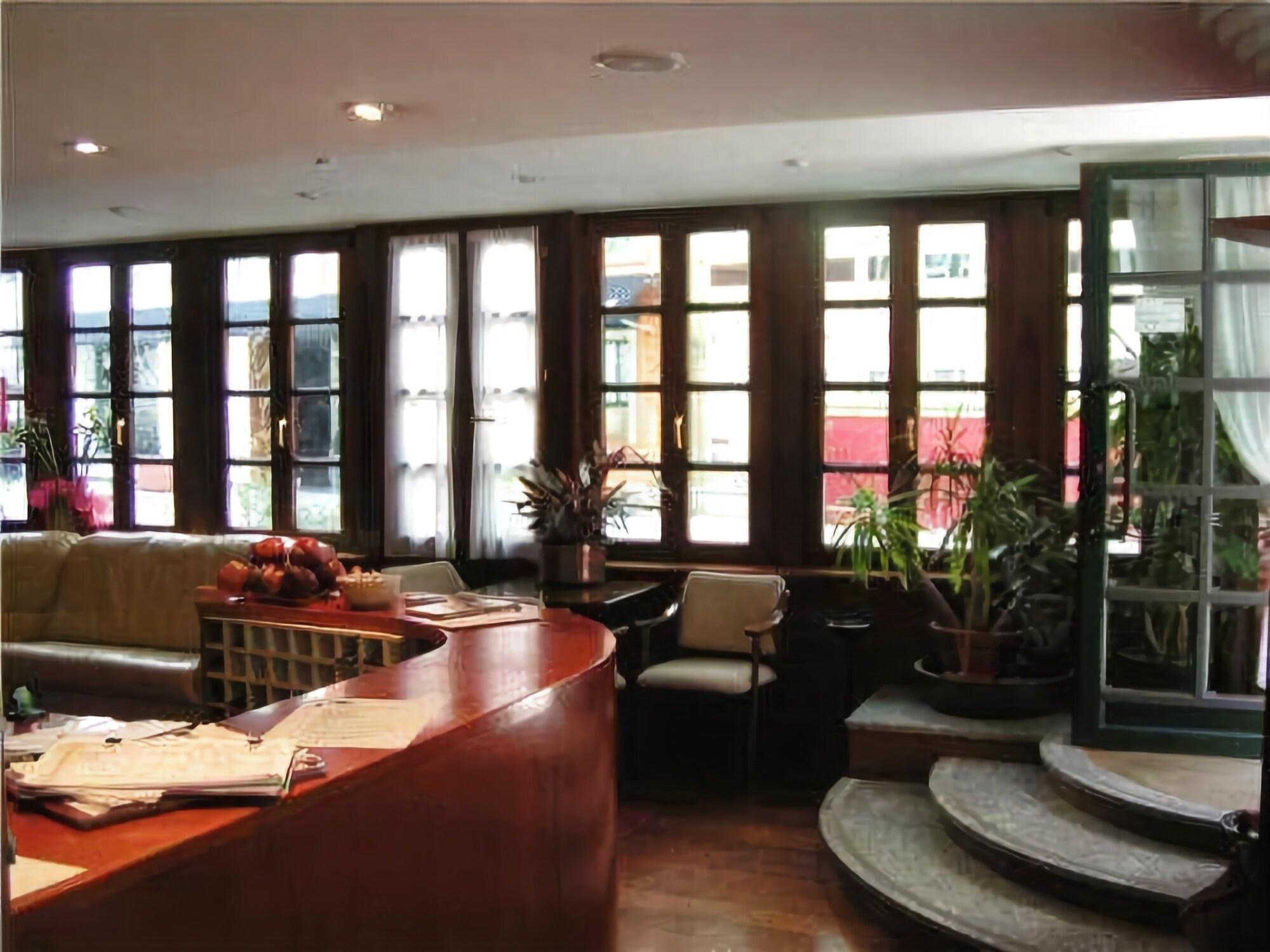 Vista Lobby La Plaza I