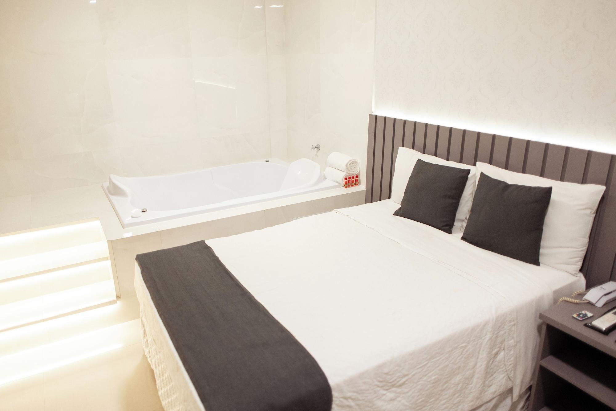 Varios Paris Hotel by H Hotéis Business