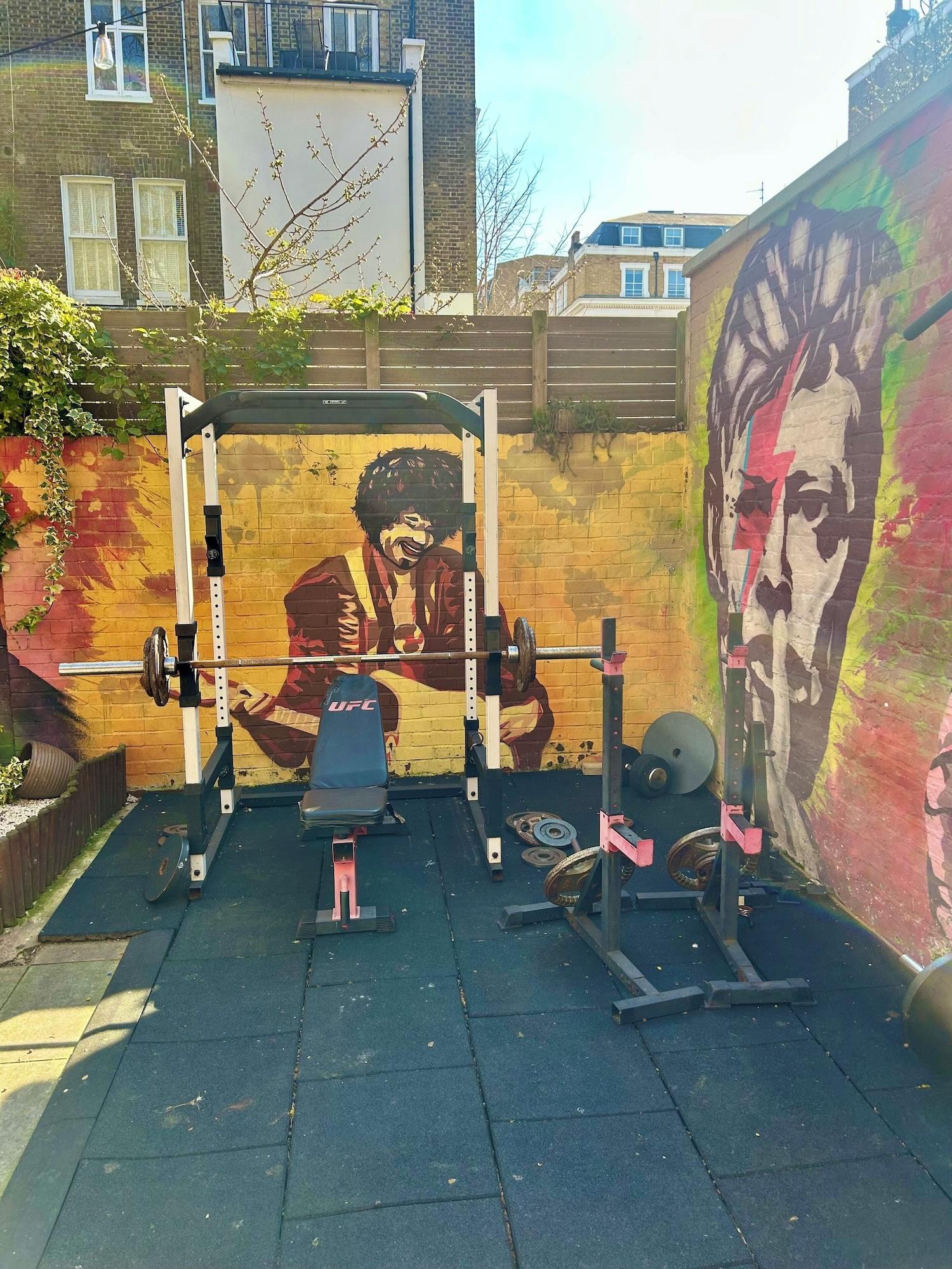 Gimnasio Saint James Backpackers