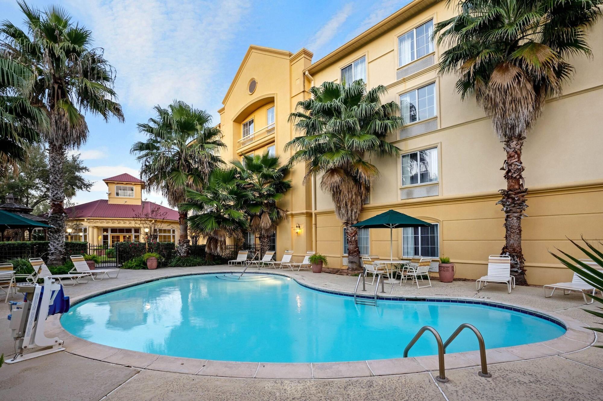 Vista Piscina La Quinta Inn & Suites by Wyndham Houston West Park 10