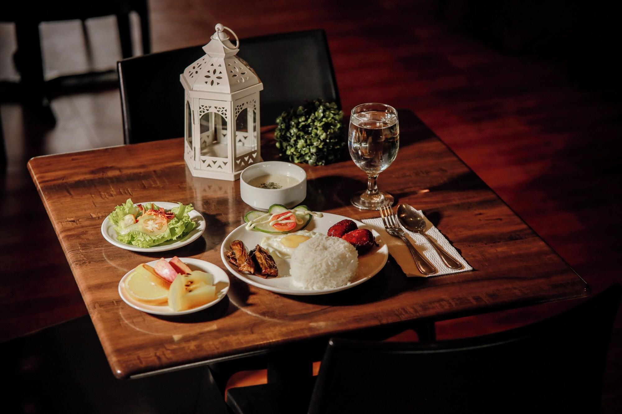 Restaurant Microtel Inn by Wyndham Cabanatuan