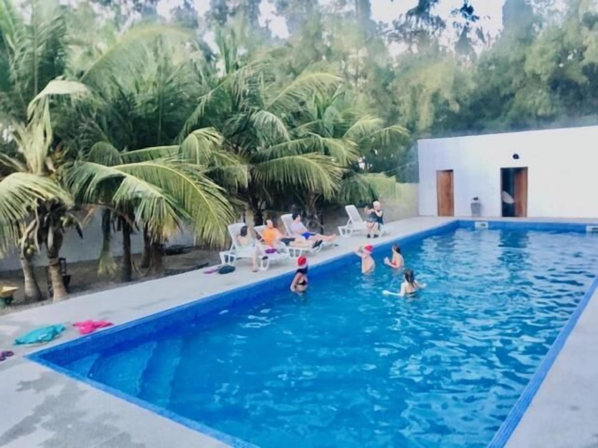 Vista Piscina AFRICA ROOTS