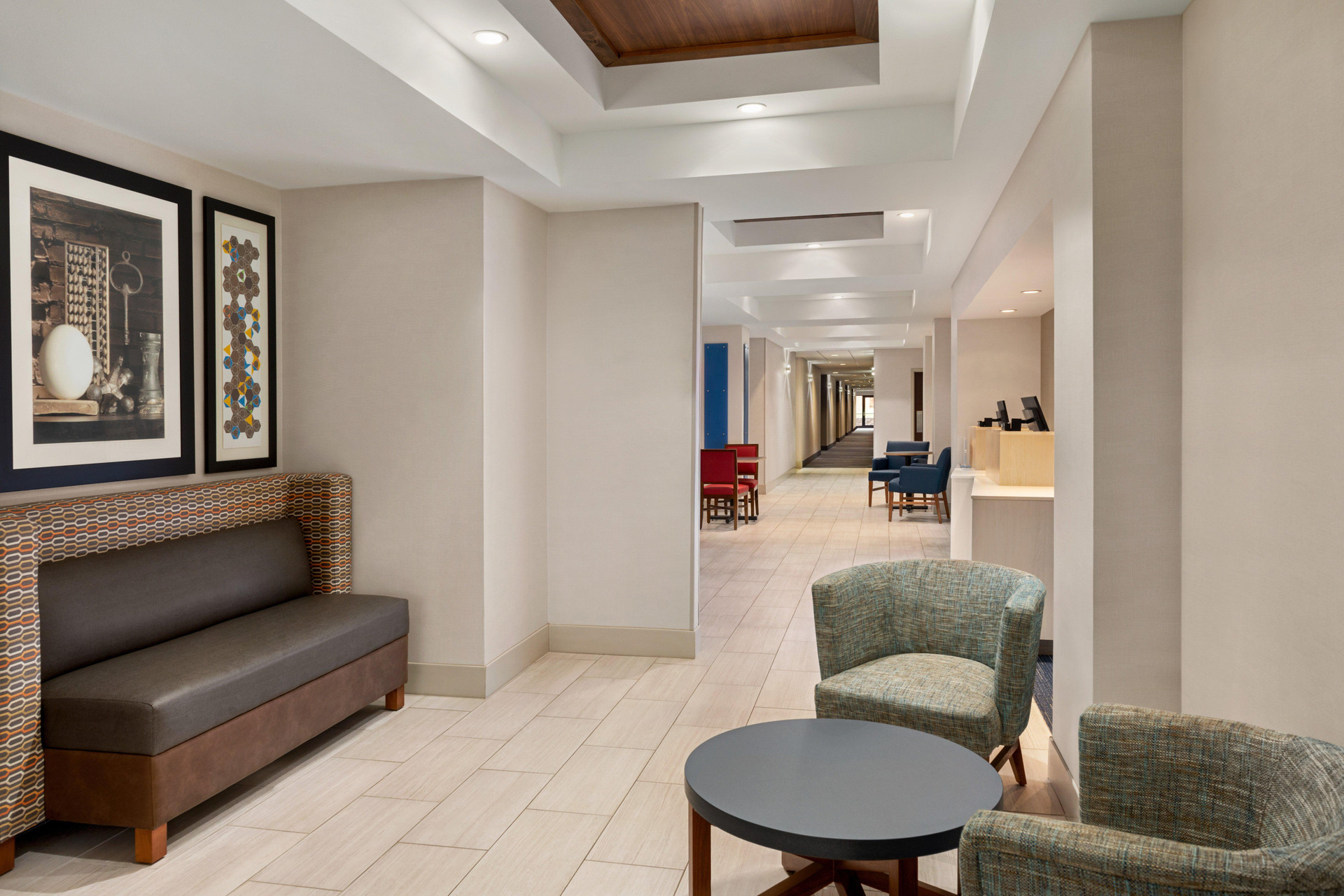 Vista Lobby Holiday Inn Express & Suites McAlester by IHG