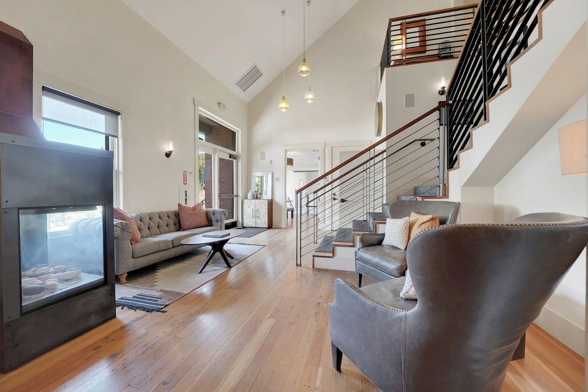 Varios Hanford House